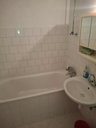 Szegedi magasföldszinti, 60 m2-es 1+2 szoba, loggiás lakás