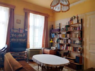 Két lakrészre osztott ingatlan eladó a Rákóczi úton