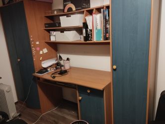 Eladó ifjúsági bútorok, előszobafal.