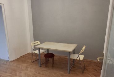 Gellérthegy lábánál Sashegyre néző, 2 erkélyes lakás kiadó