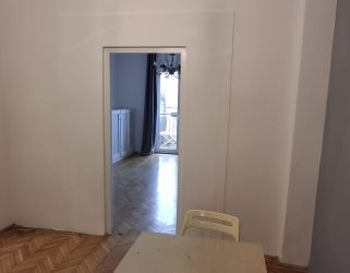 Gellérthegy lábánál Sashegyre néző, 2 erkélyes lakás kiadó