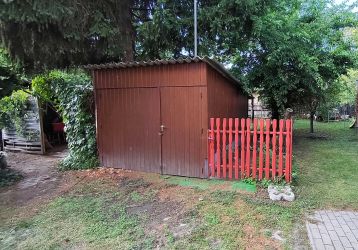 Eladó lakás Wekerlén garázzsal, saját kertrésszel