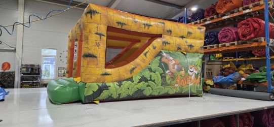 Eladó Dzsungel Csúszdás Ugráló