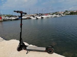 Kugoo elektromos roller áron alul eladó.