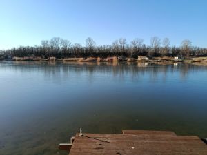 Horgásztanya eladó saját stéggel és csónakkal