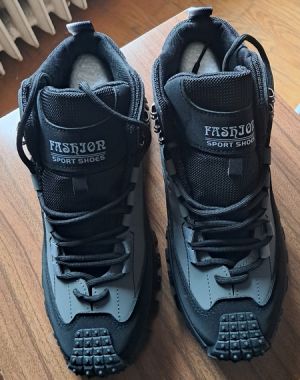 2 pár 43-as boka csizma eladó 