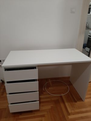 Fehér újszerű íróasztal