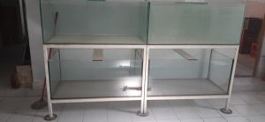 4 db 300 l-es aqarium vasállvánnyal