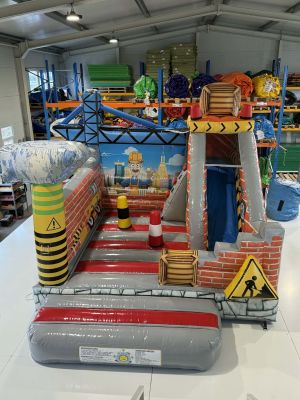 Eladó Építkezés Csúszdás Ugráló