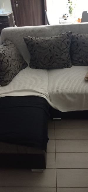 Használt sarokkanapé eladó.