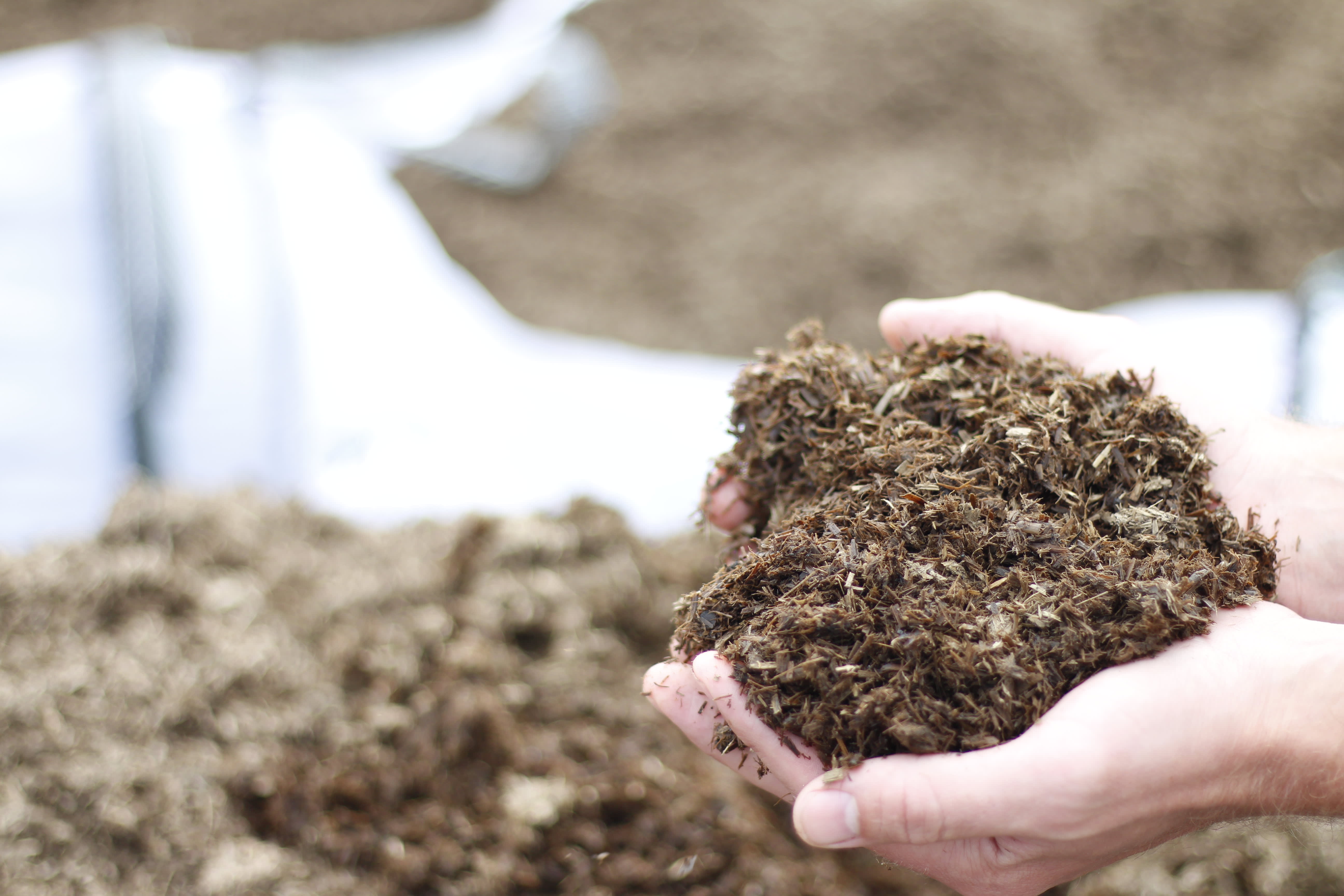 Small Mulch Bags - 40 Litres - Image 5