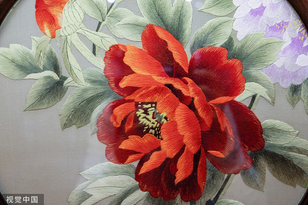 Red peony Xiang embroidery