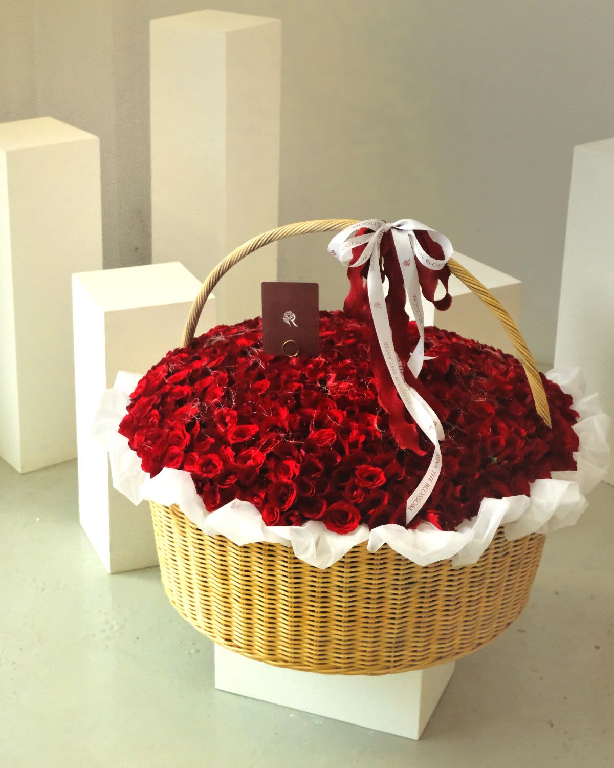 Grand Rose Basket - Thumbnail 2 - fresh