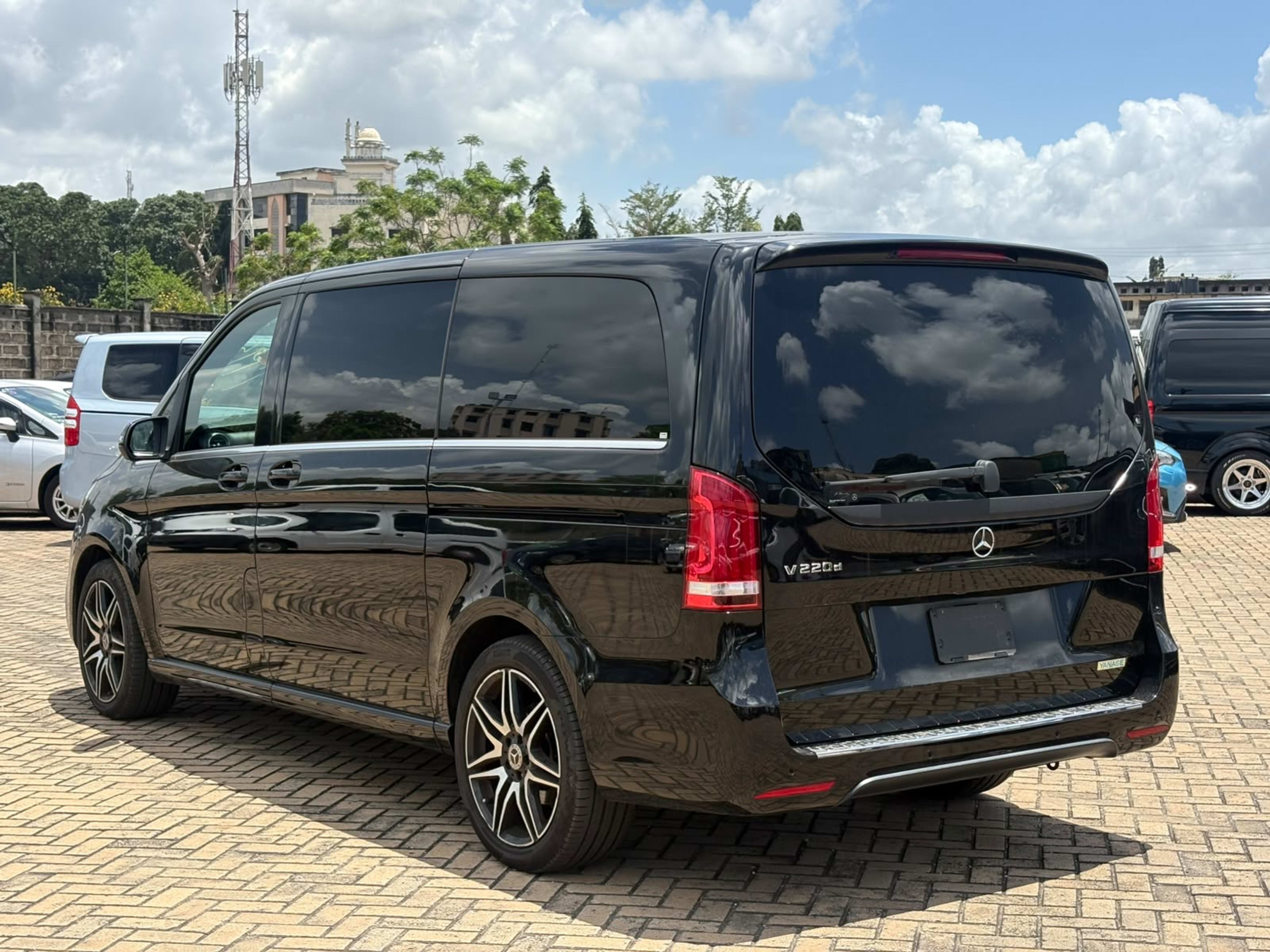 2026 Mercedes Benz V220 VIP photo 2