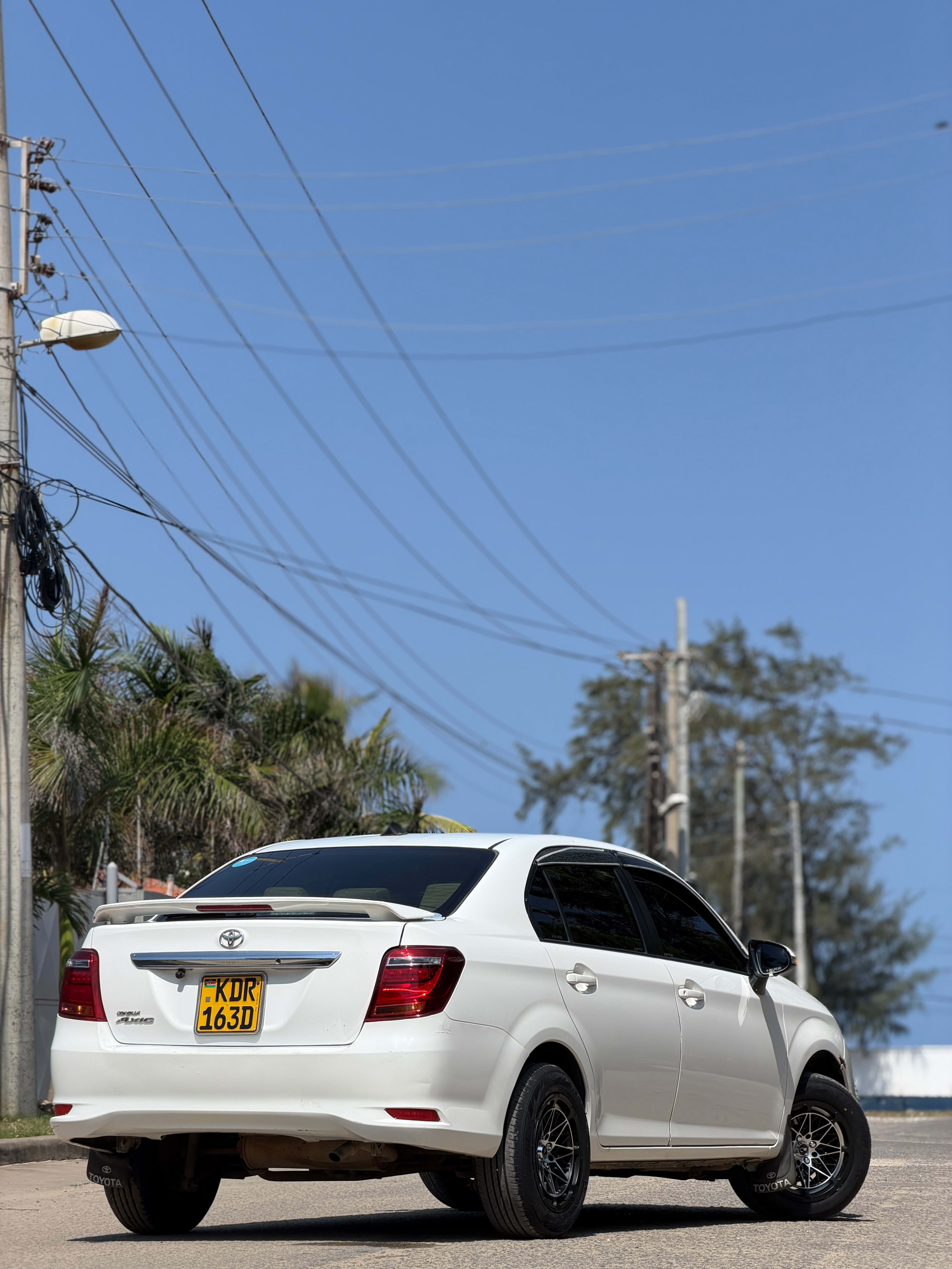 2017 Toyota  Axio photo 4