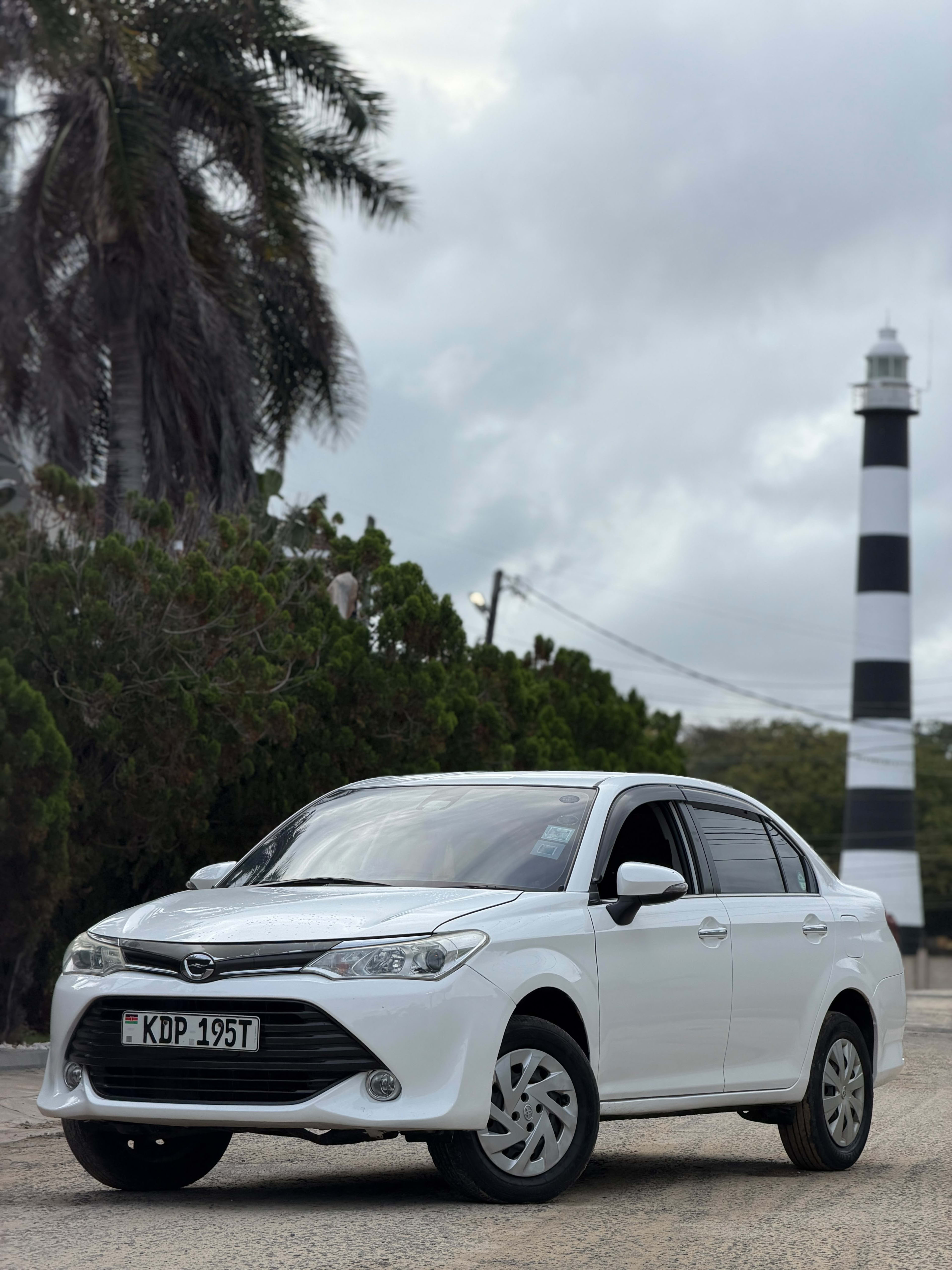 2017 Toyota  Axio photo 2