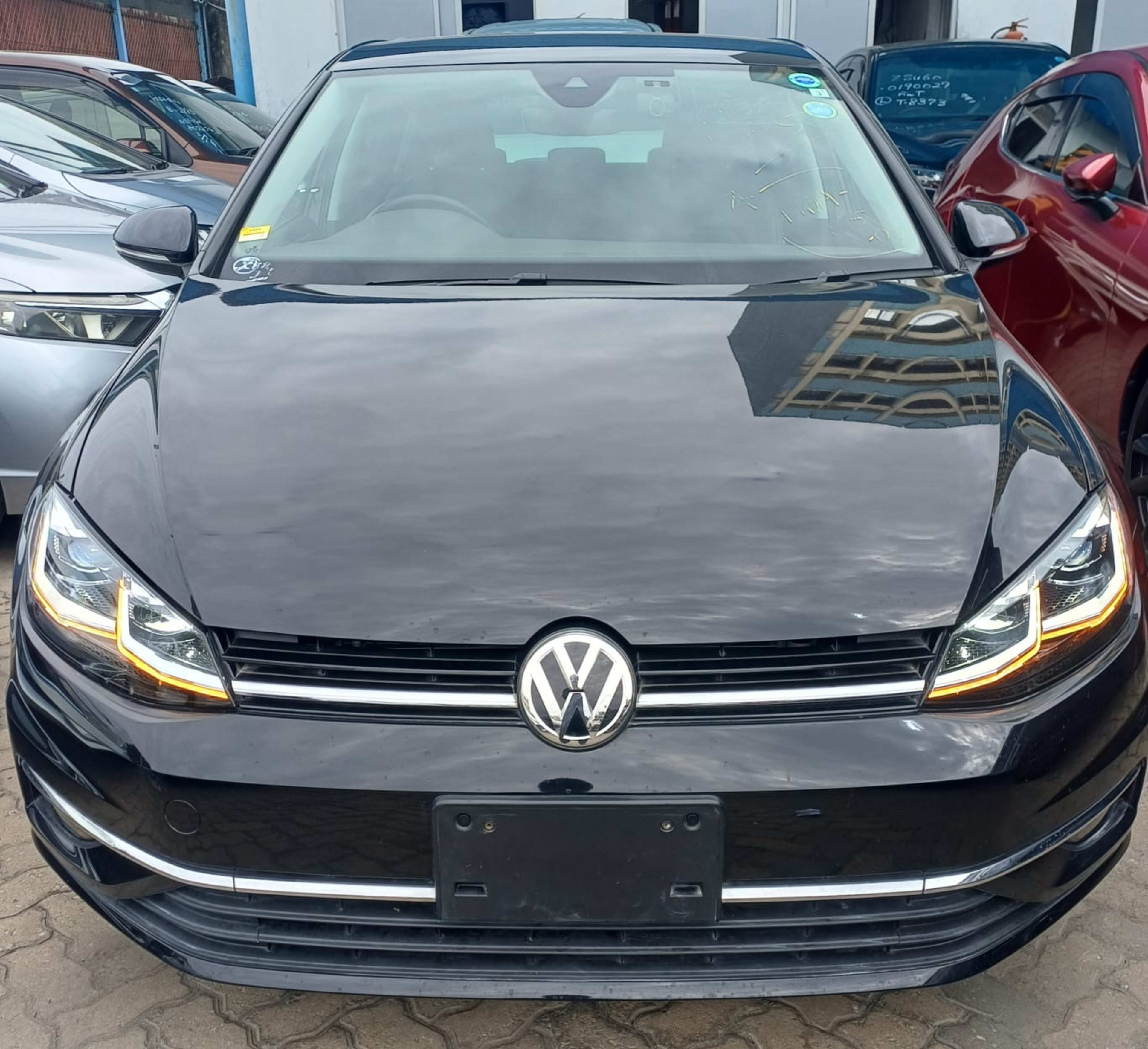2019 Volkswagen Golf photo 3