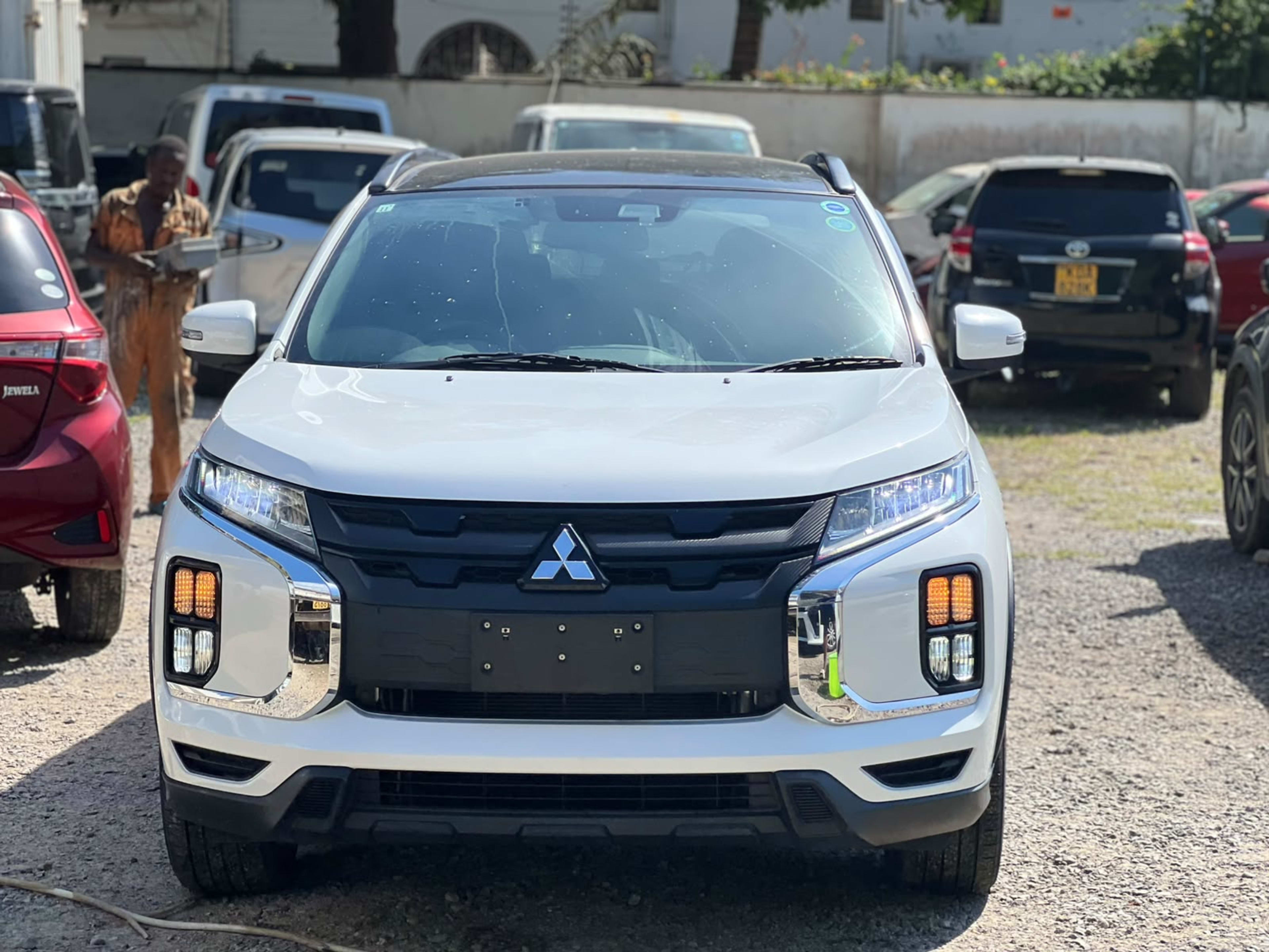 2020 Mitsubishi RVR photo 2