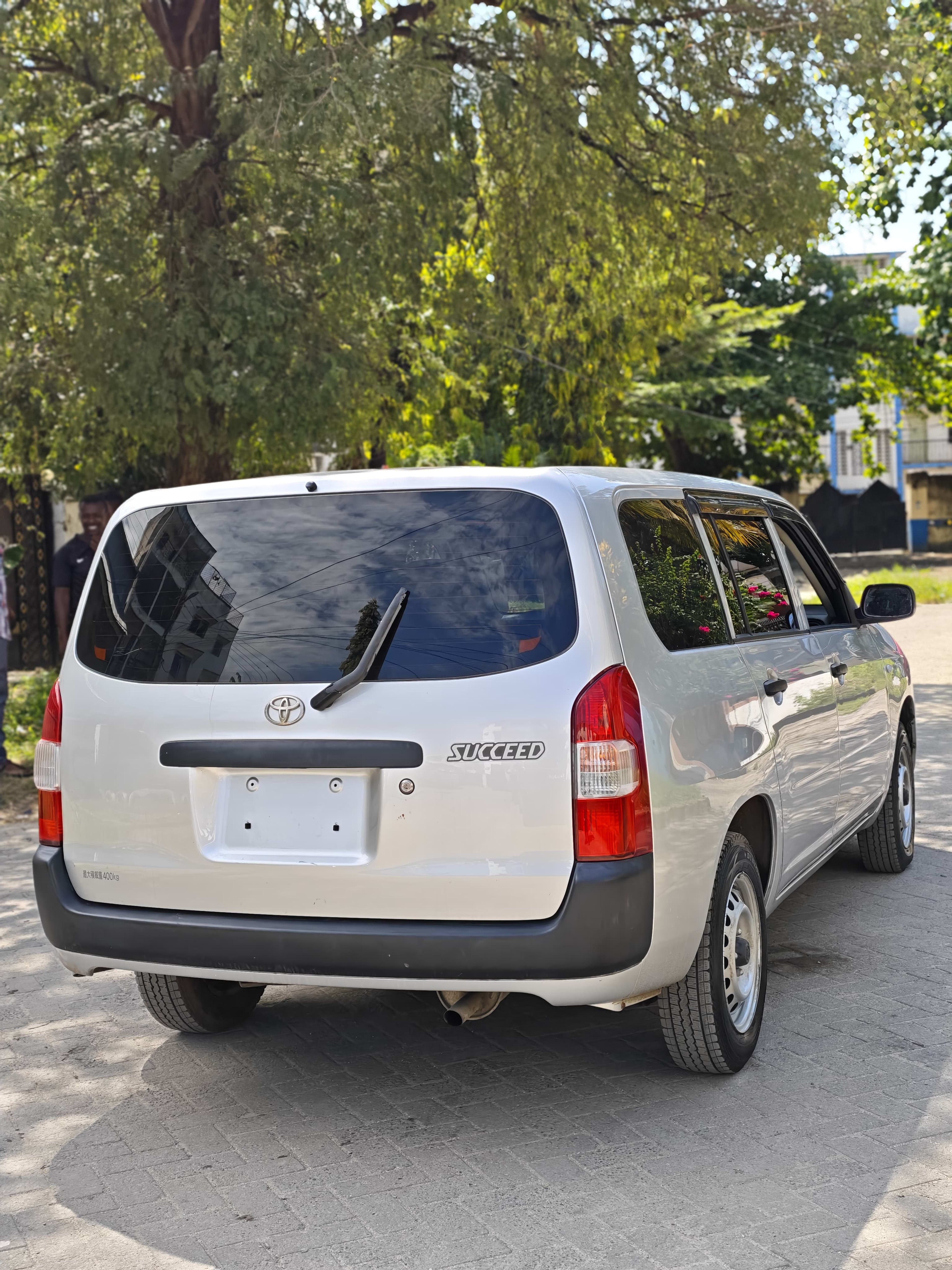 2019 Toyota Succeed photo 5