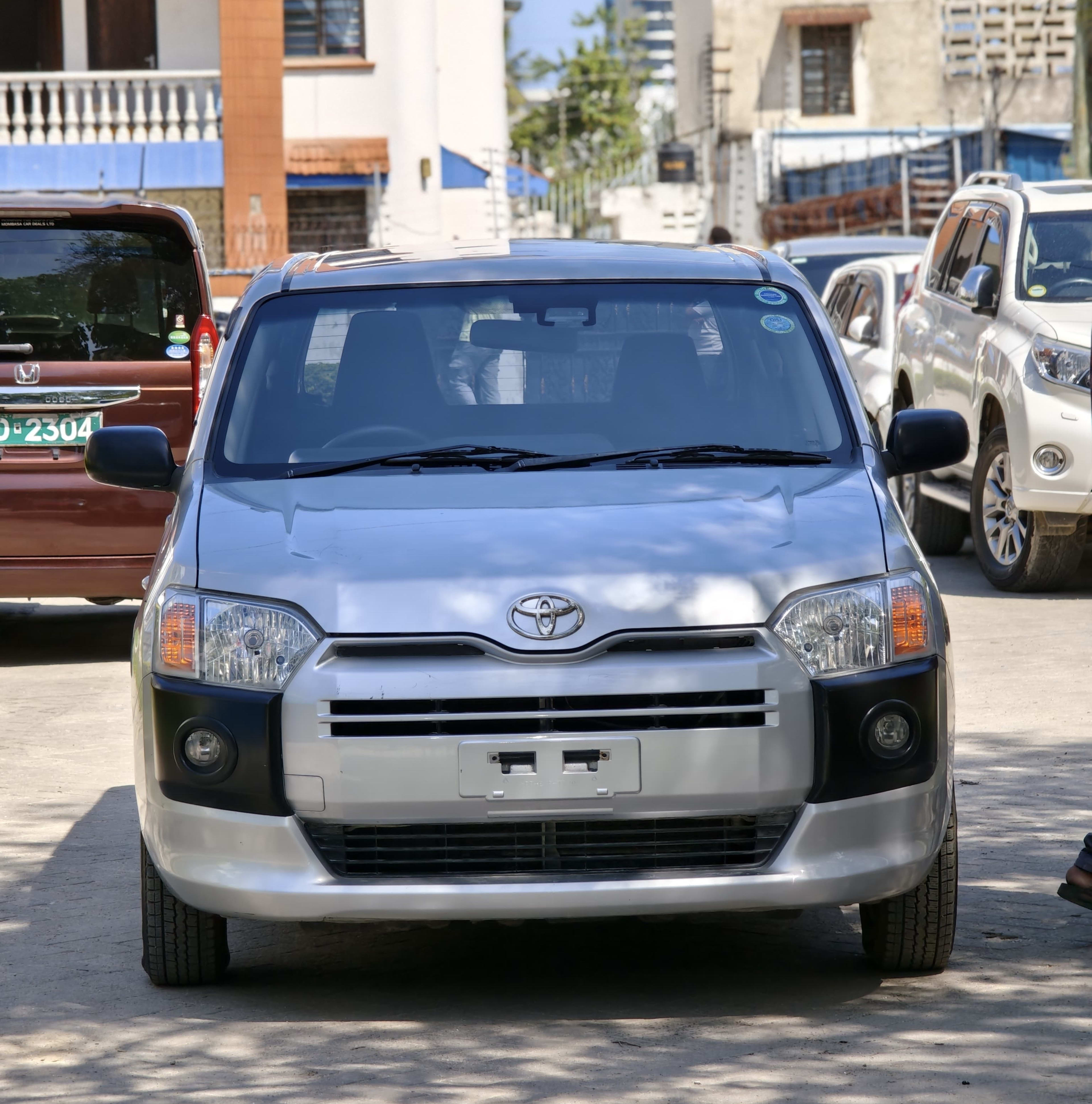 2019 Toyota Succeed photo 3