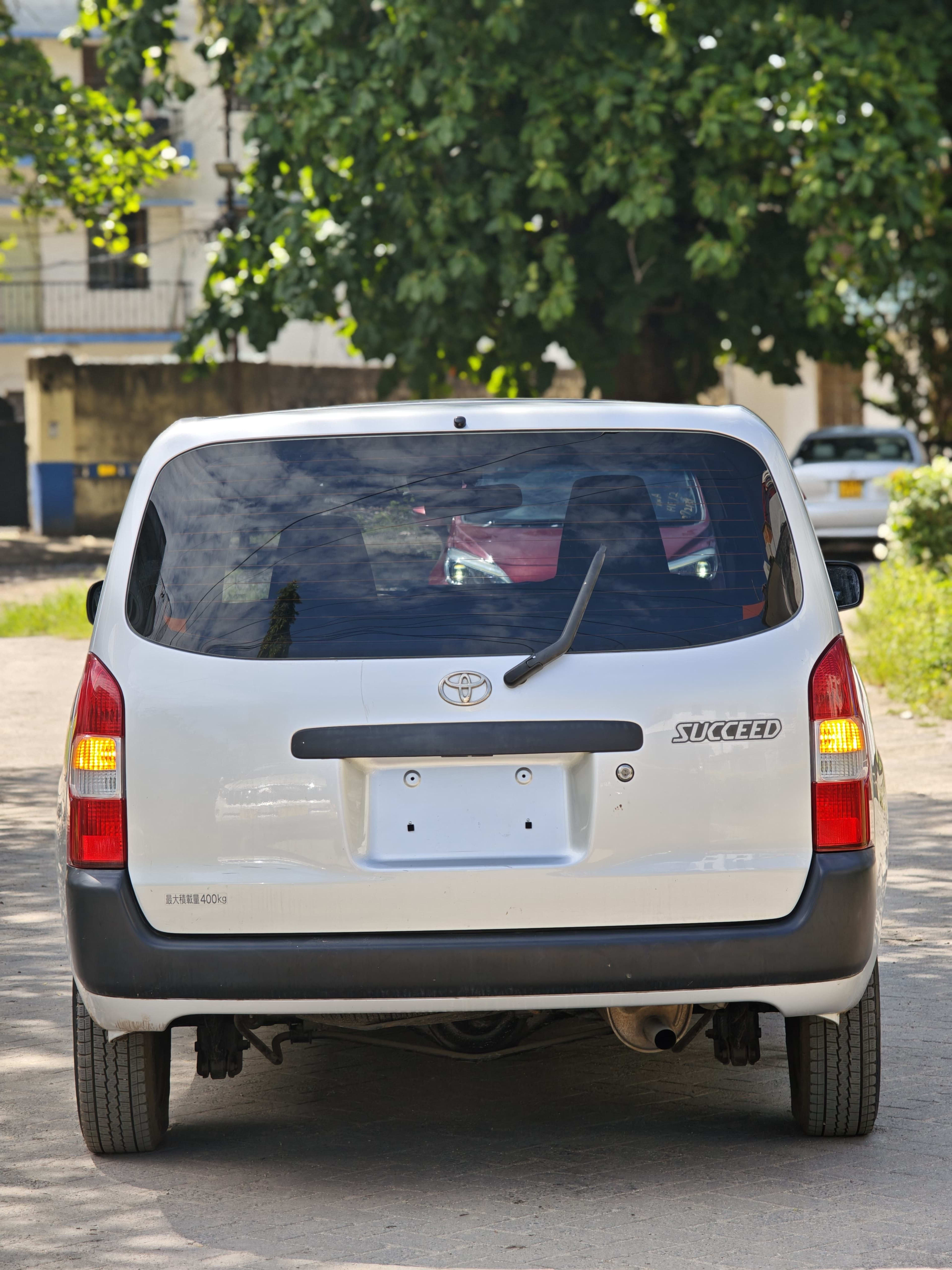 2019 Toyota Succeed photo 4
