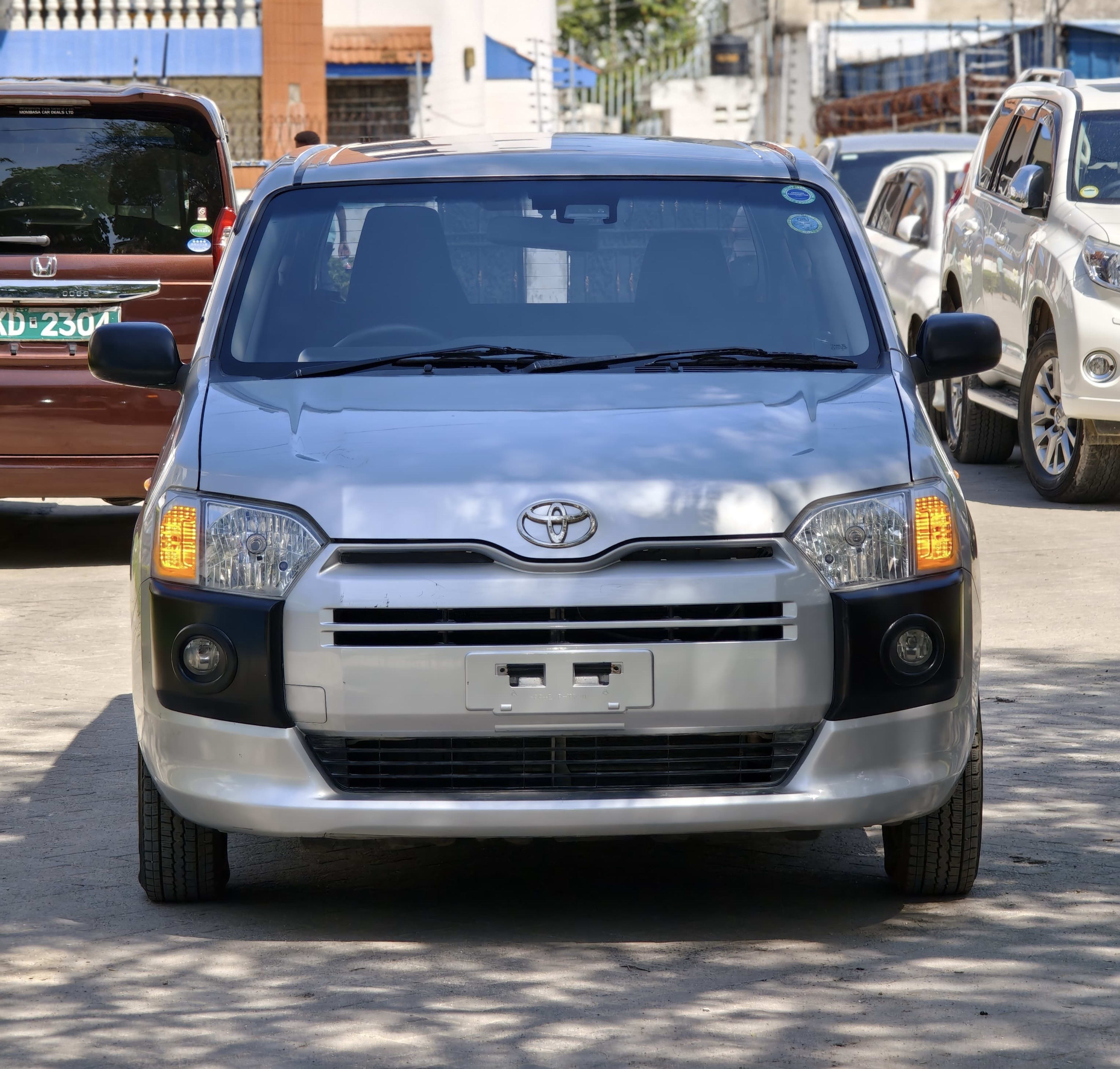 2019 Toyota Succeed photo 2