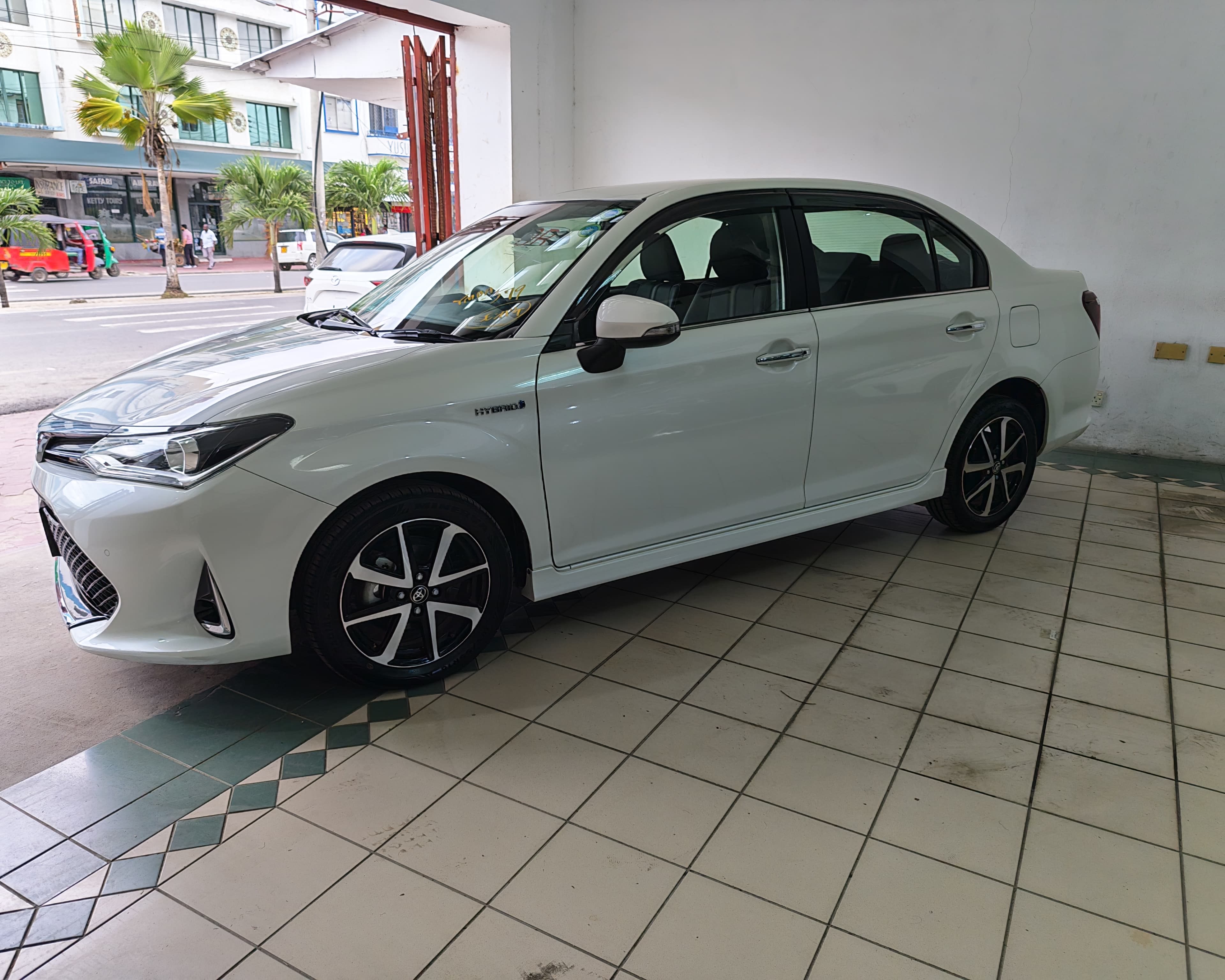 2019 Toyota  Axio Hybrid.  photo 3
