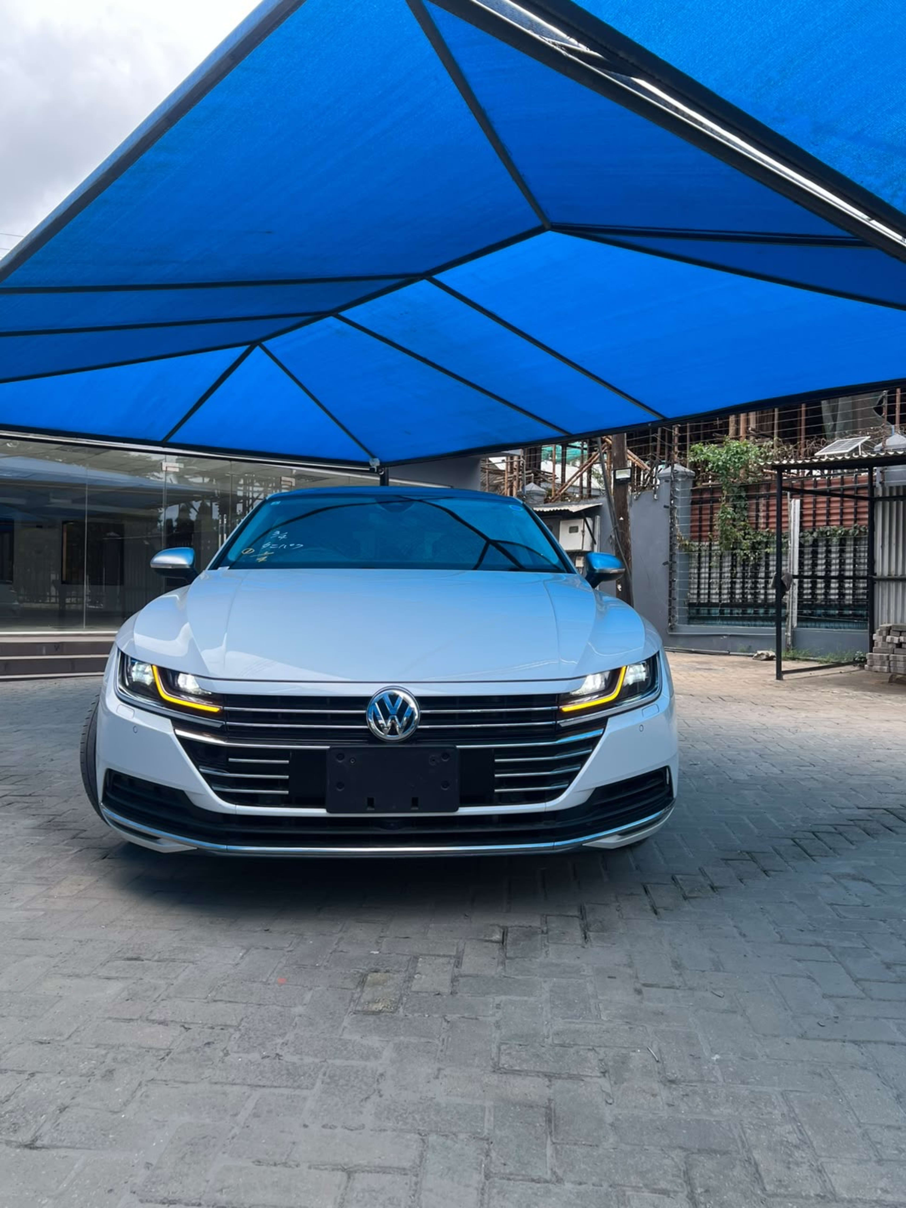 2019 Volkswagen Arteon Elegance photo 2