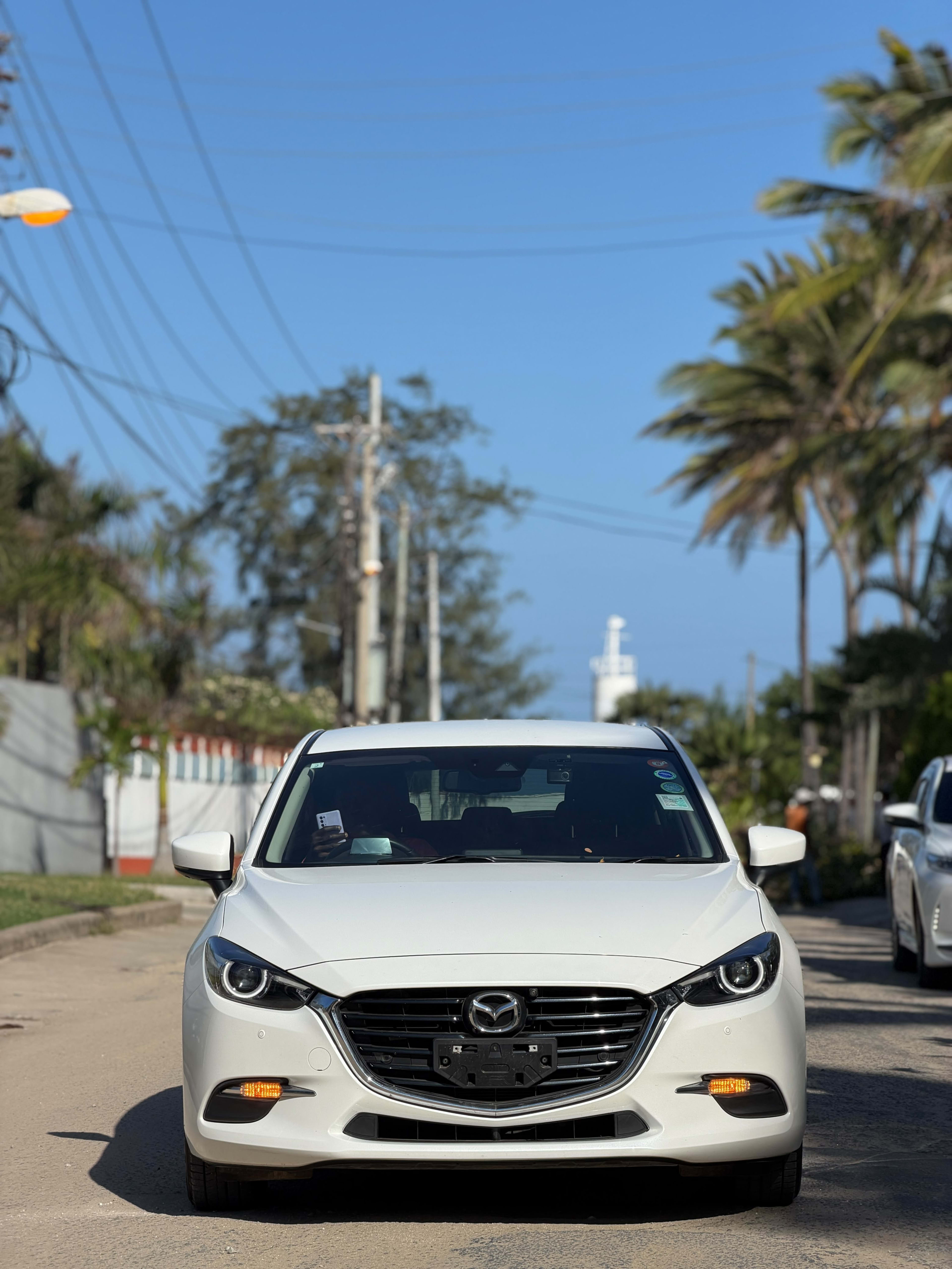 2019 Mazda  Axela photo 3