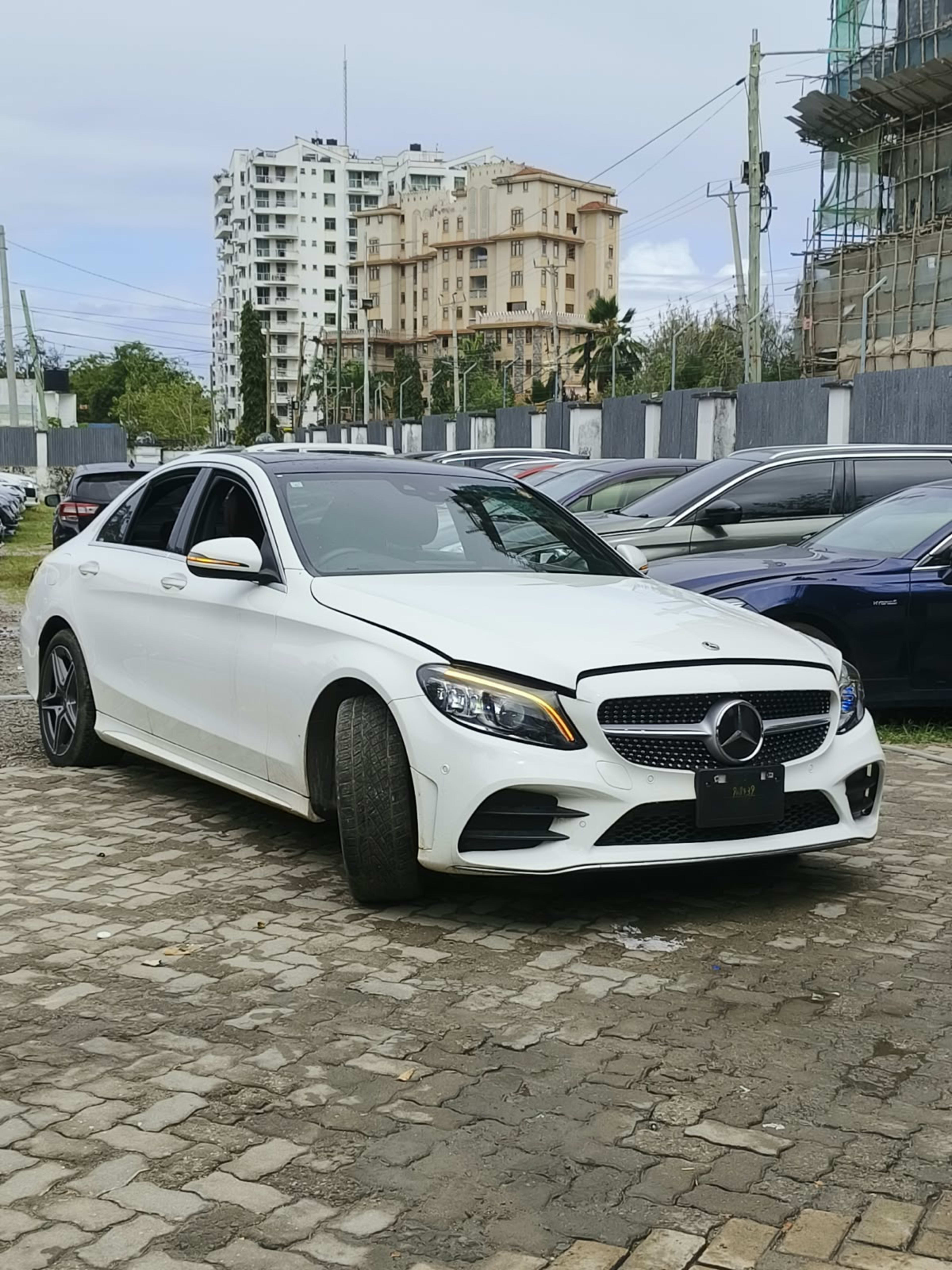 2020 Mercedes Benz C200 photo 2