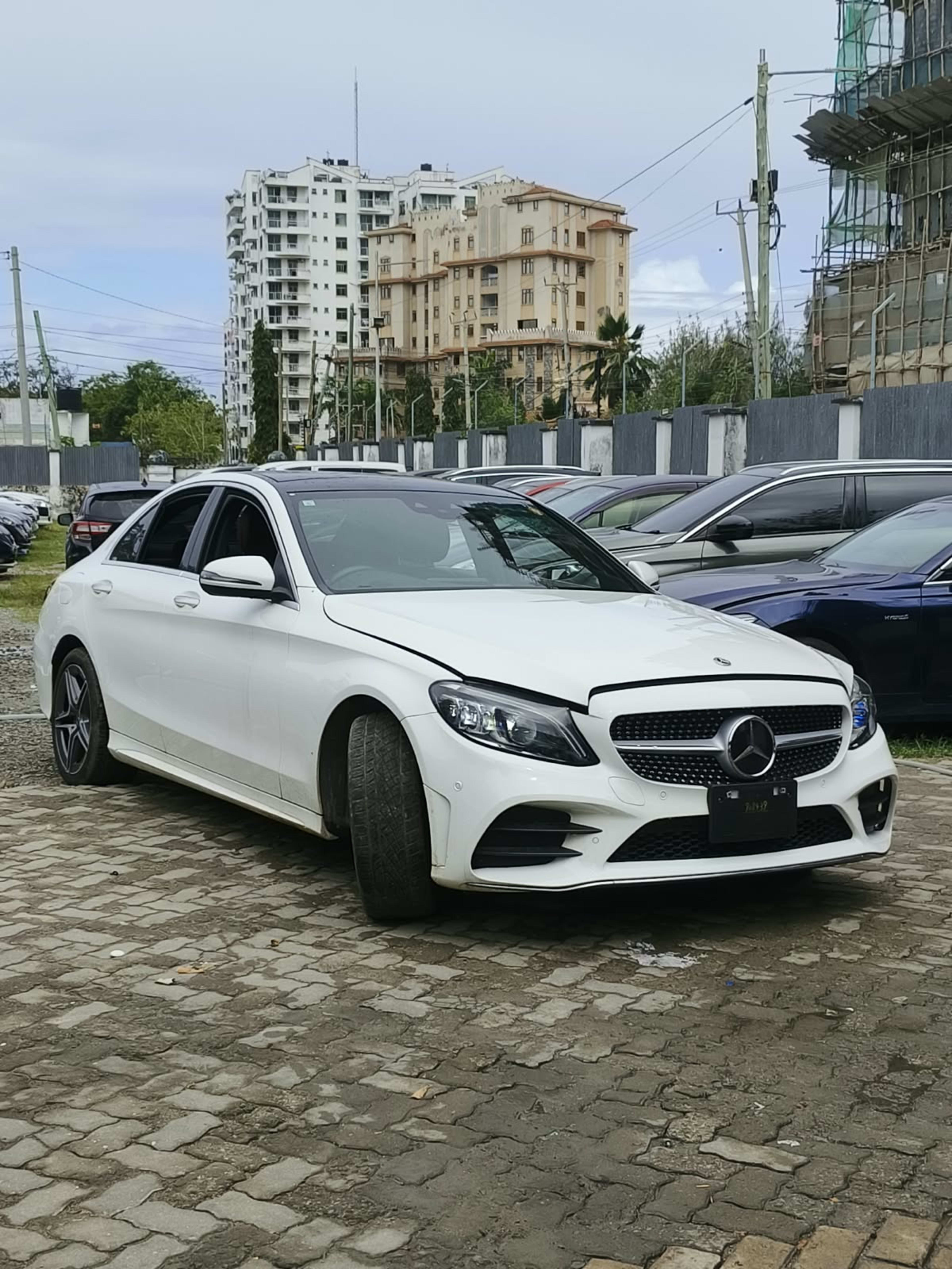 2020 Mercedes Benz C200 photo 3