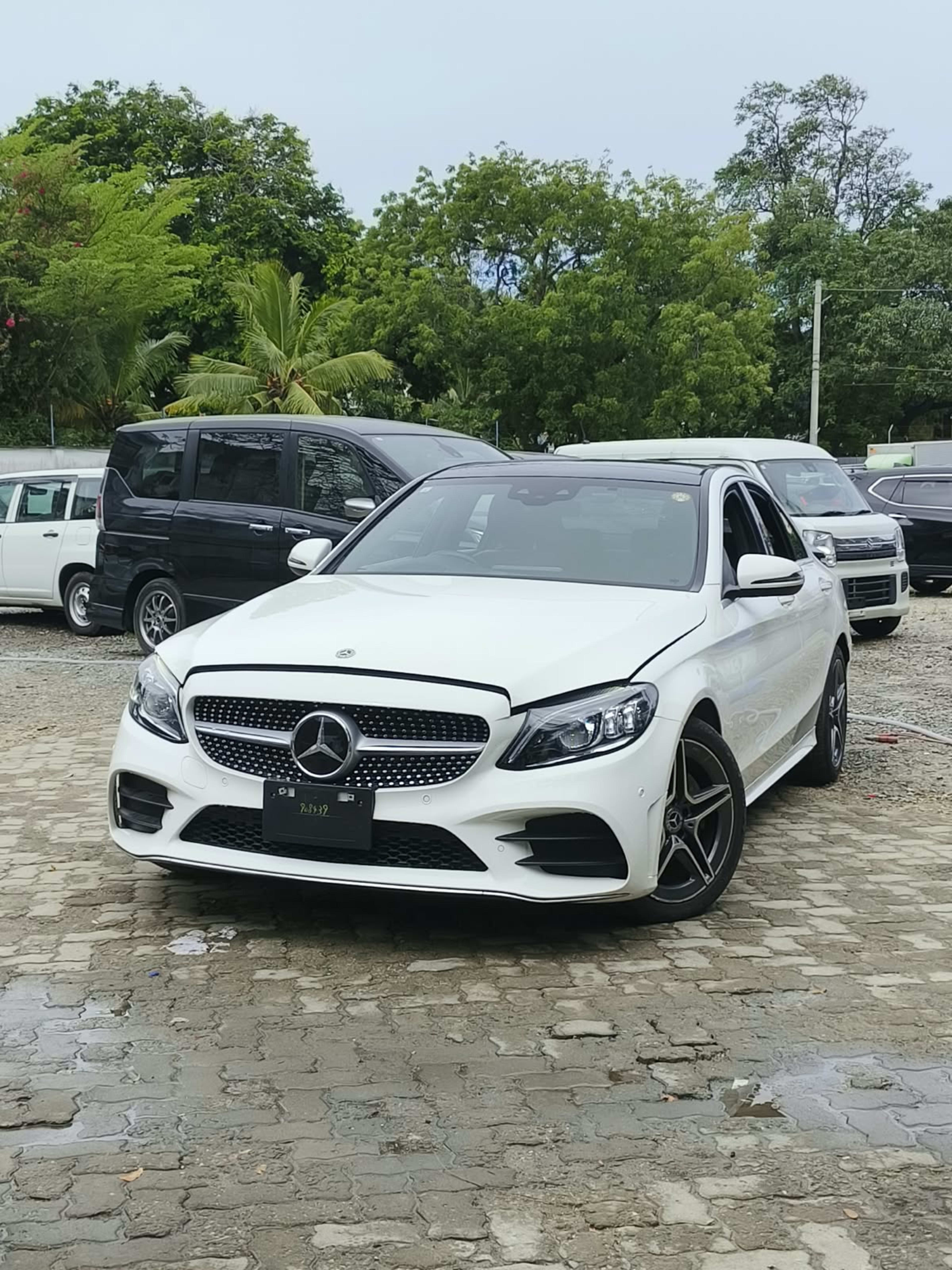 2020 Mercedes Benz C200 photo 4