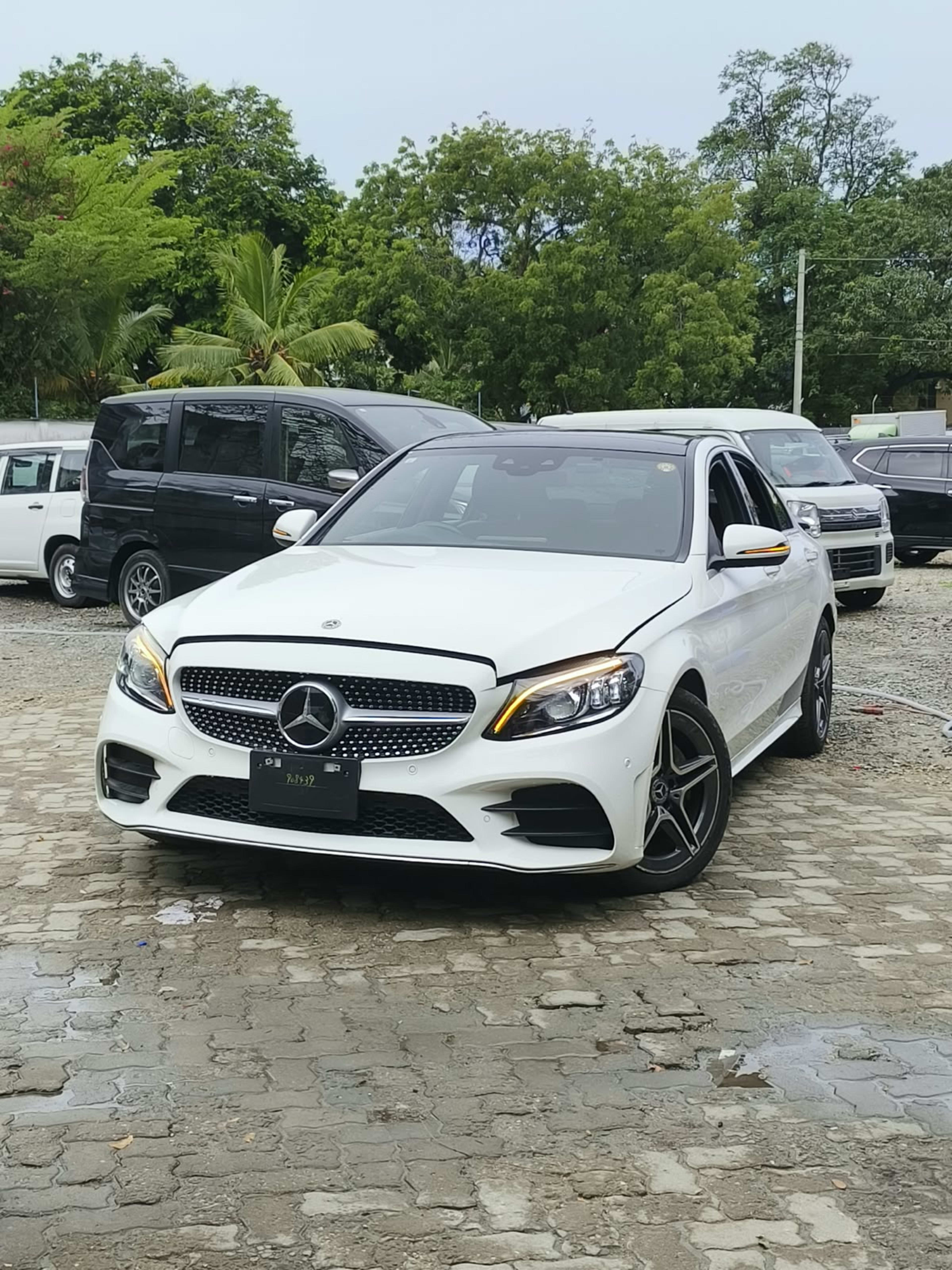 2020 Mercedes Benz C200 photo 5