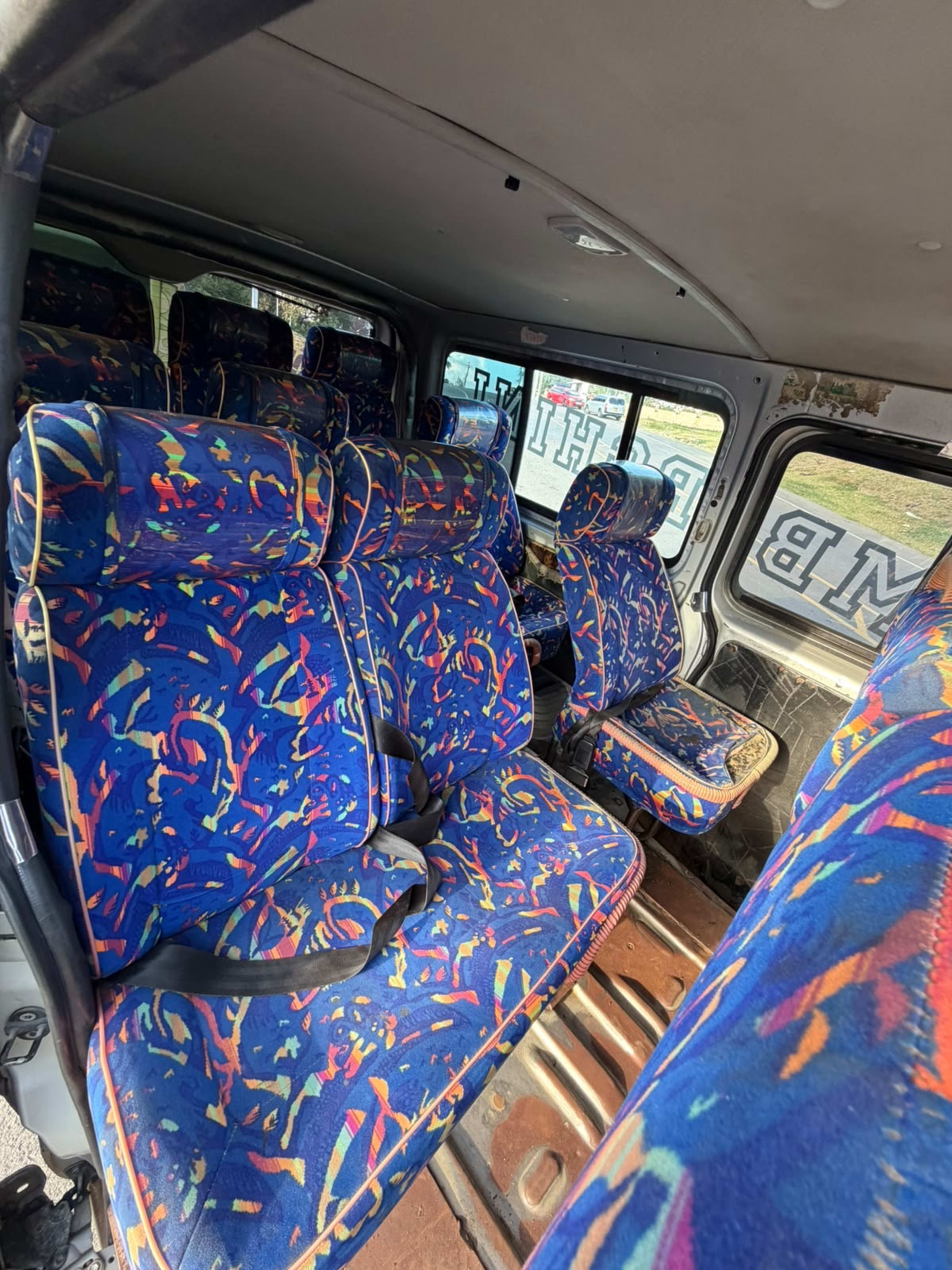 2014 Toyota  HIACE photo 3