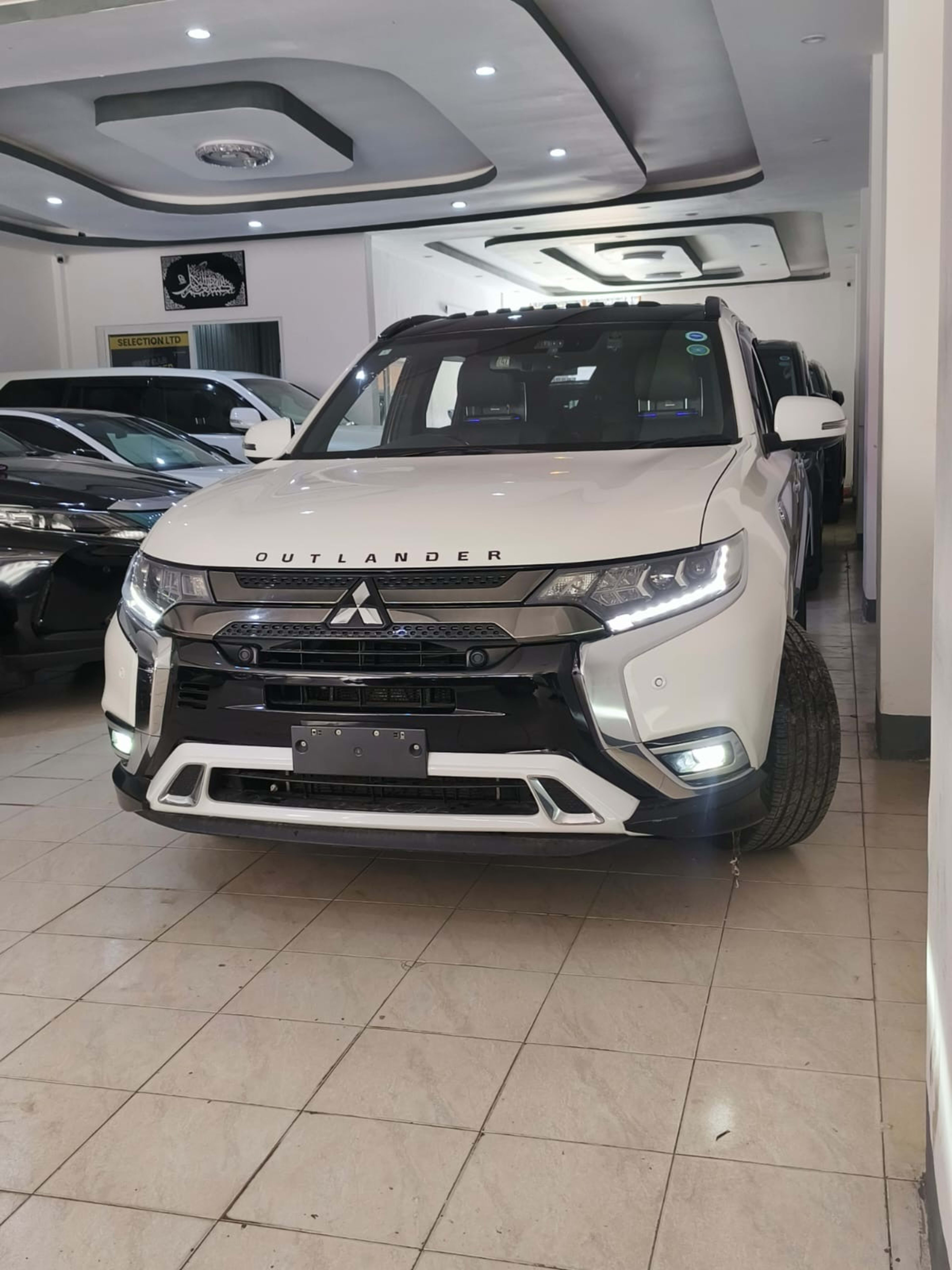2019 Mitsubishi  Outlander phev photo 3