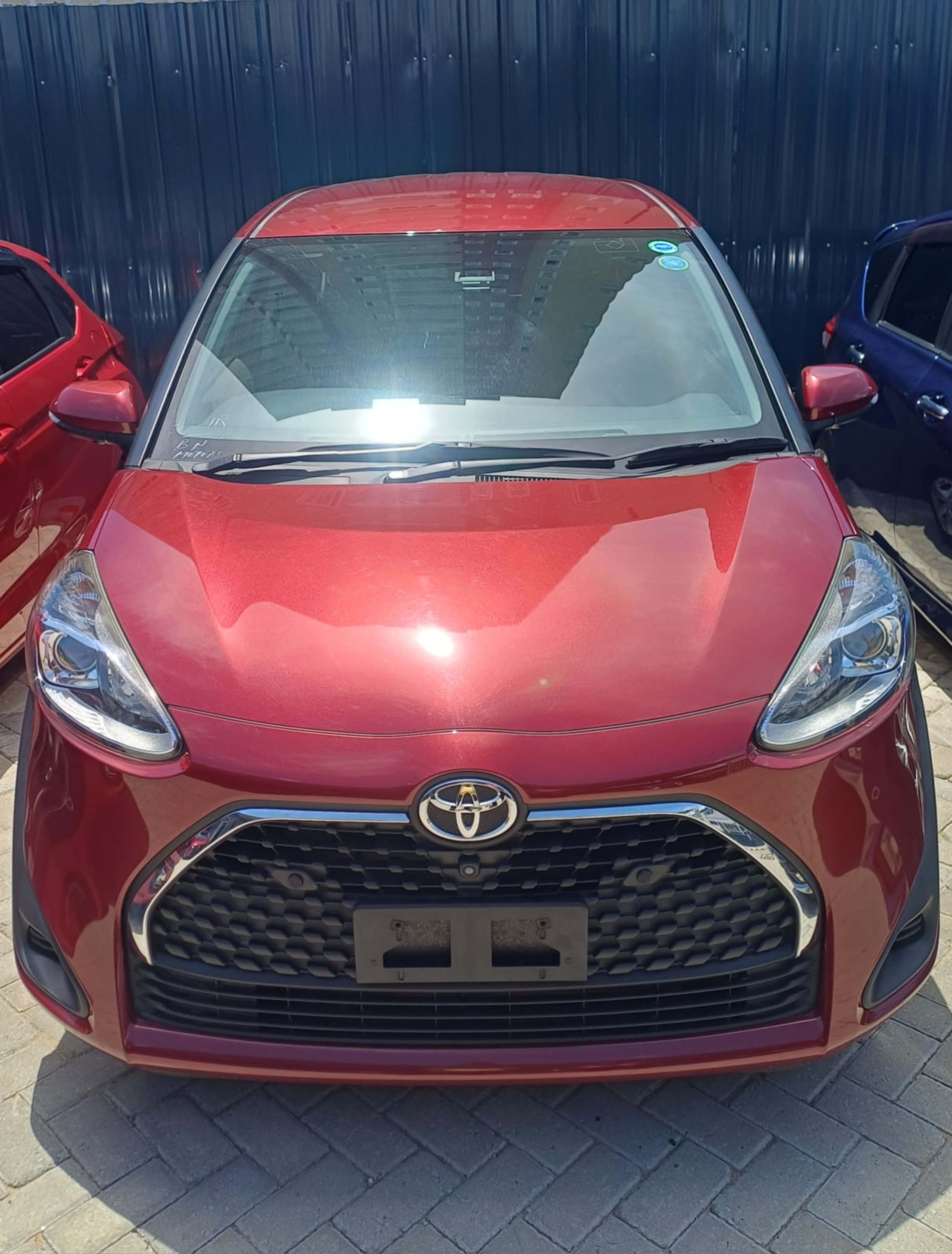 2019 Toyota  Sienta photo 3
