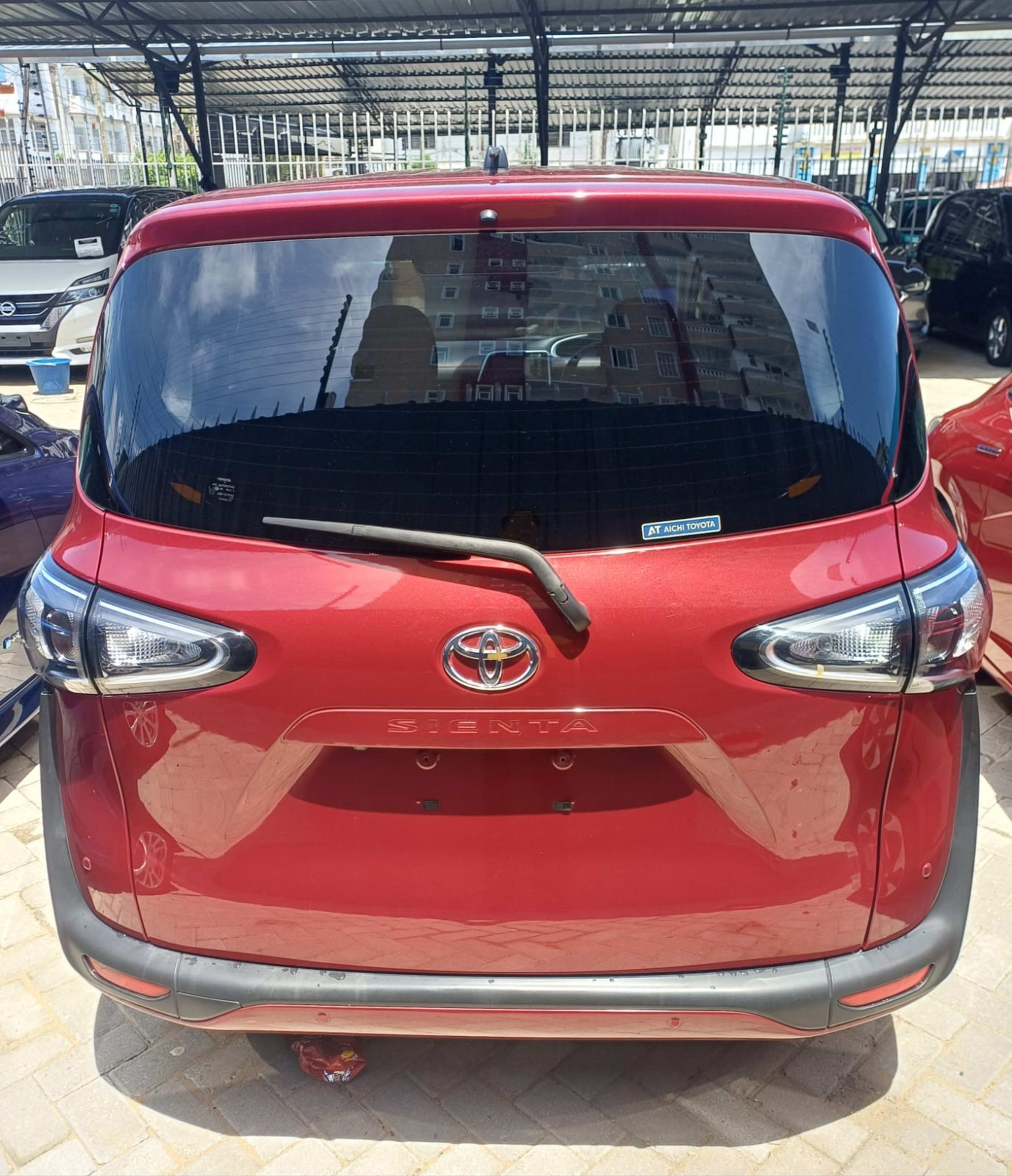 2019 Toyota  Sienta photo 4