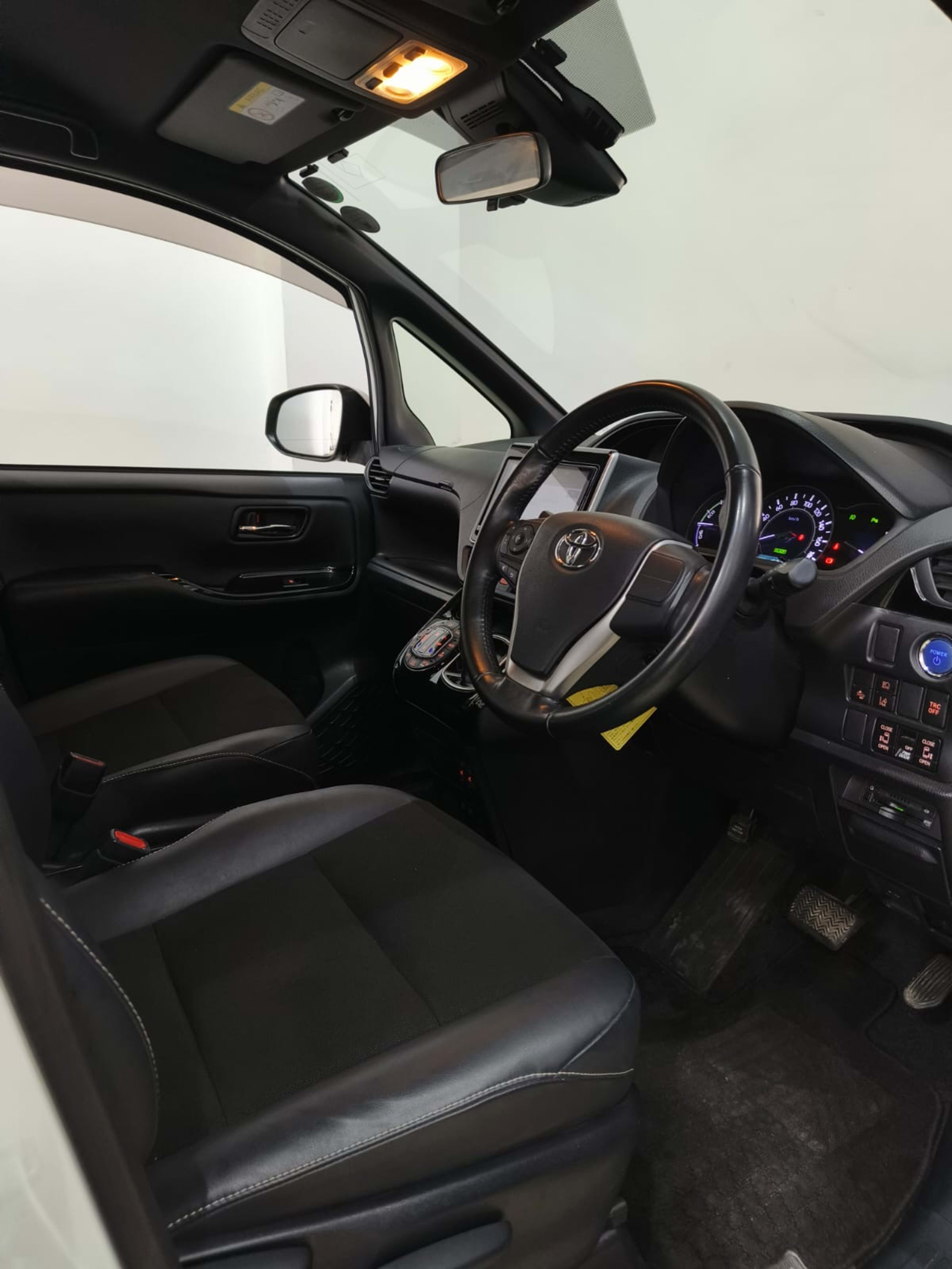 2019 Toyota Noah WXB photo 4