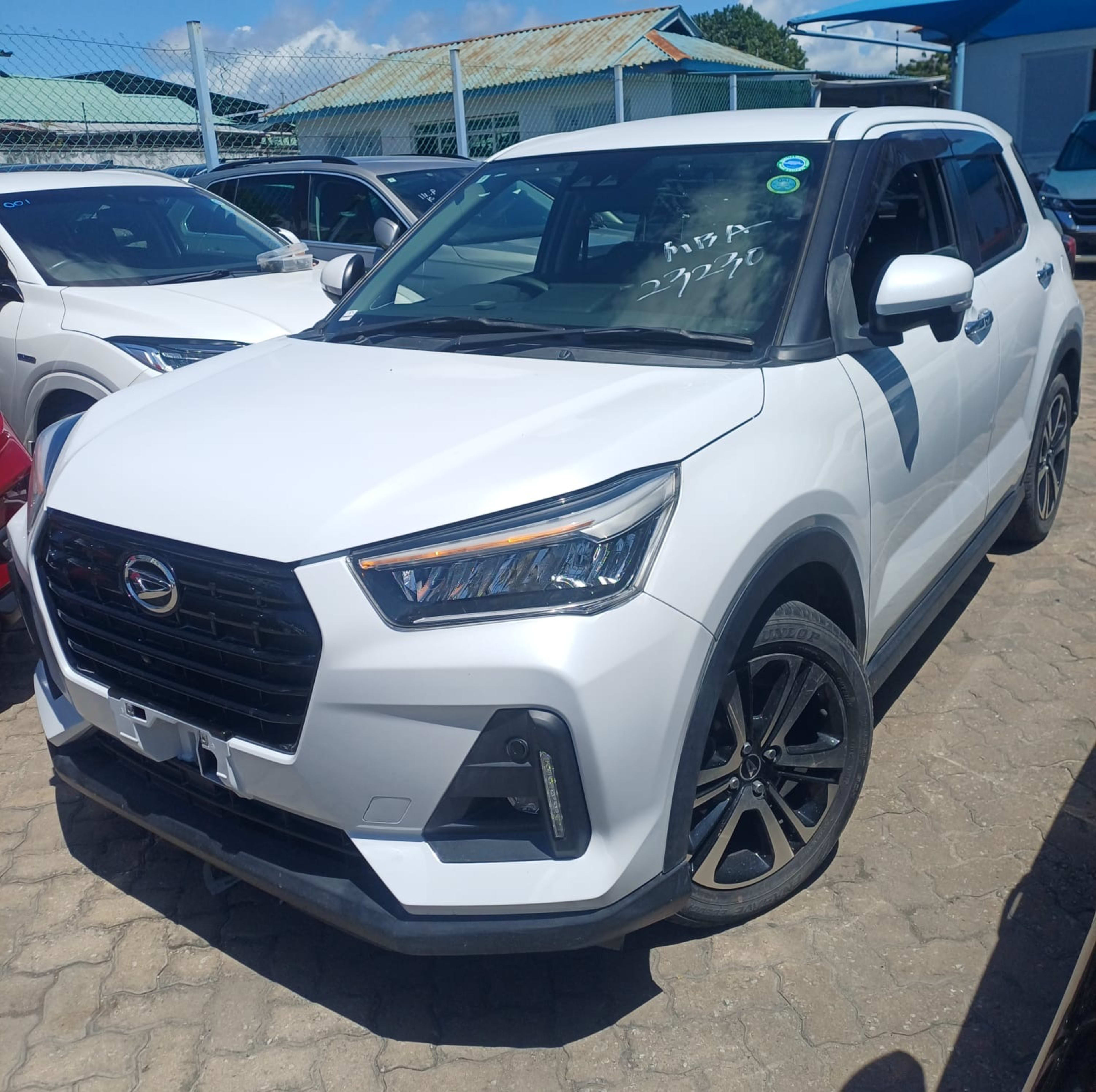 2019 Daihatsu Rocky photo 4