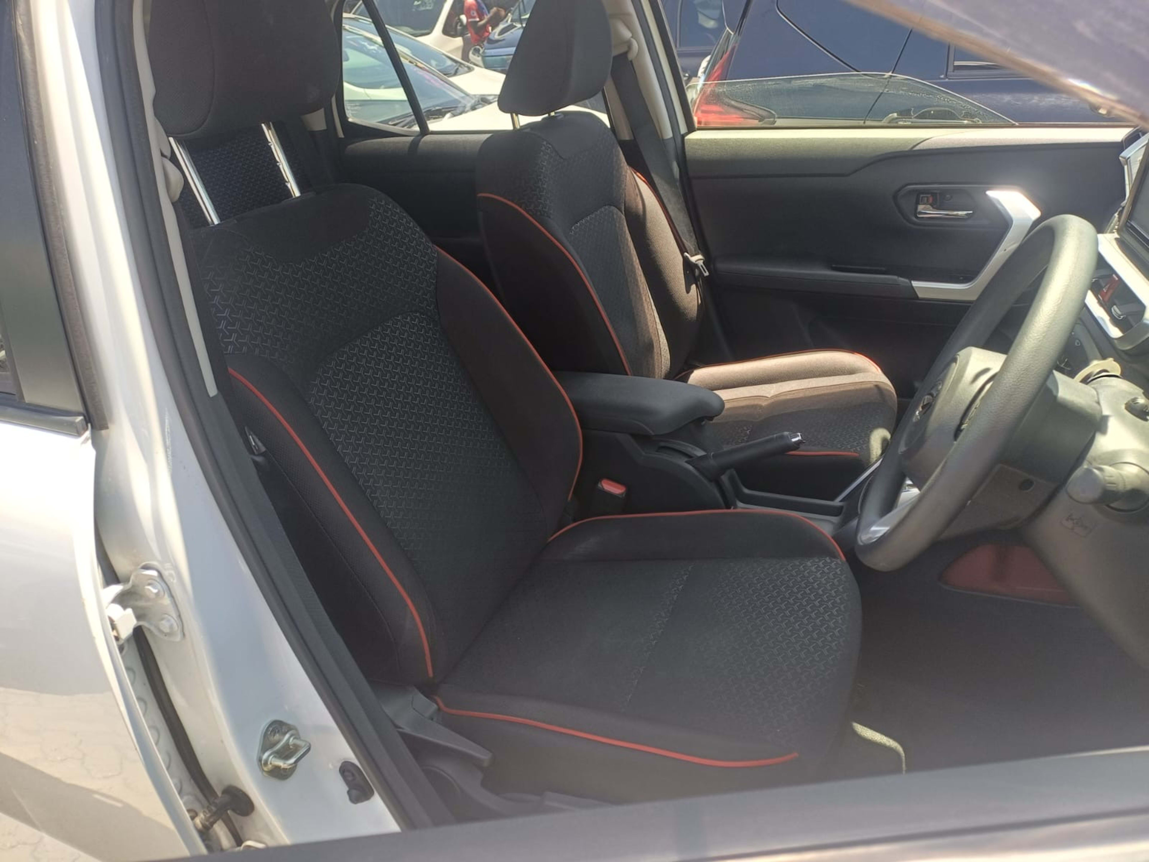 2019 Daihatsu Rocky photo 5