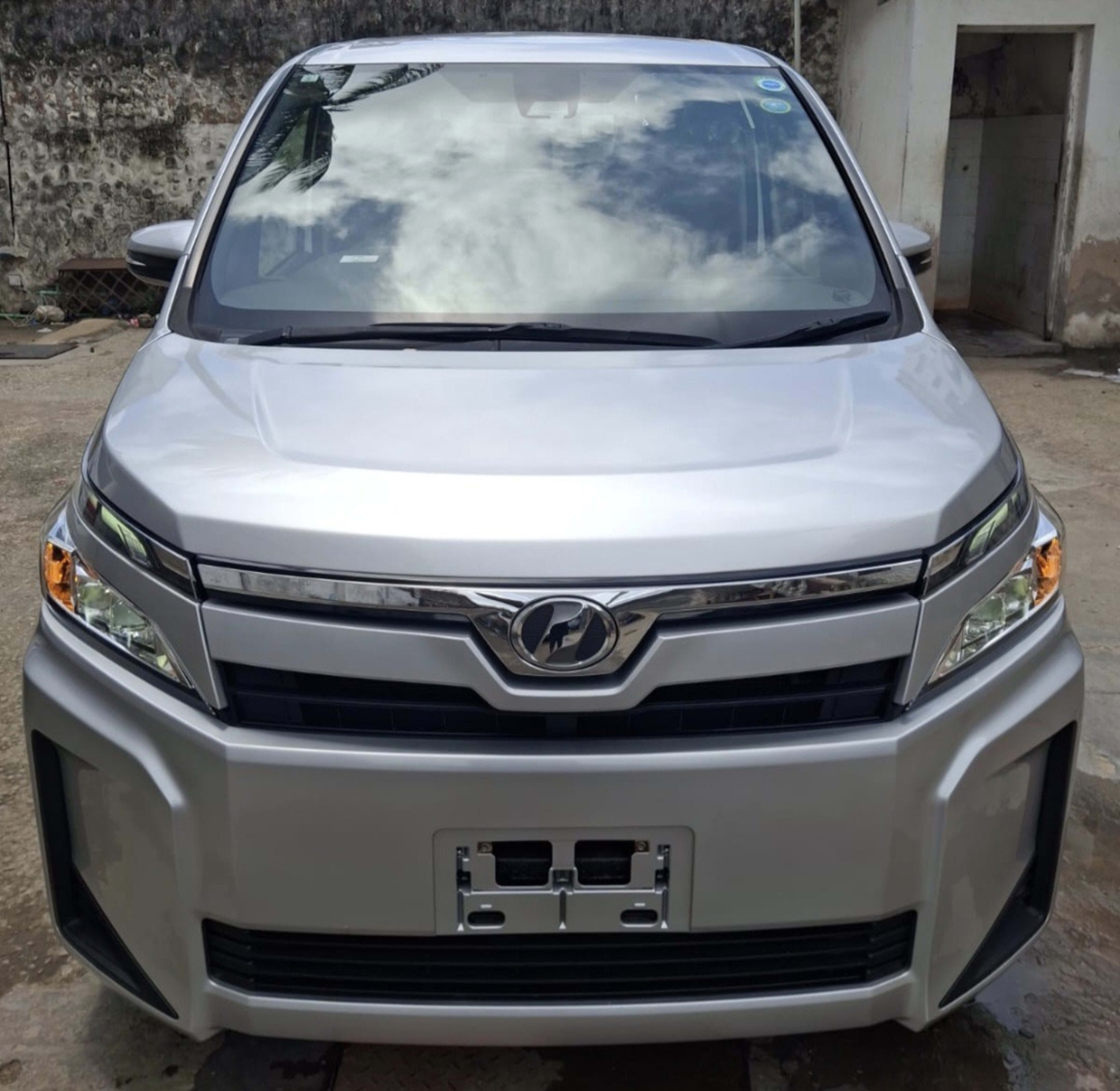 2019 Toyota Noah photo 3