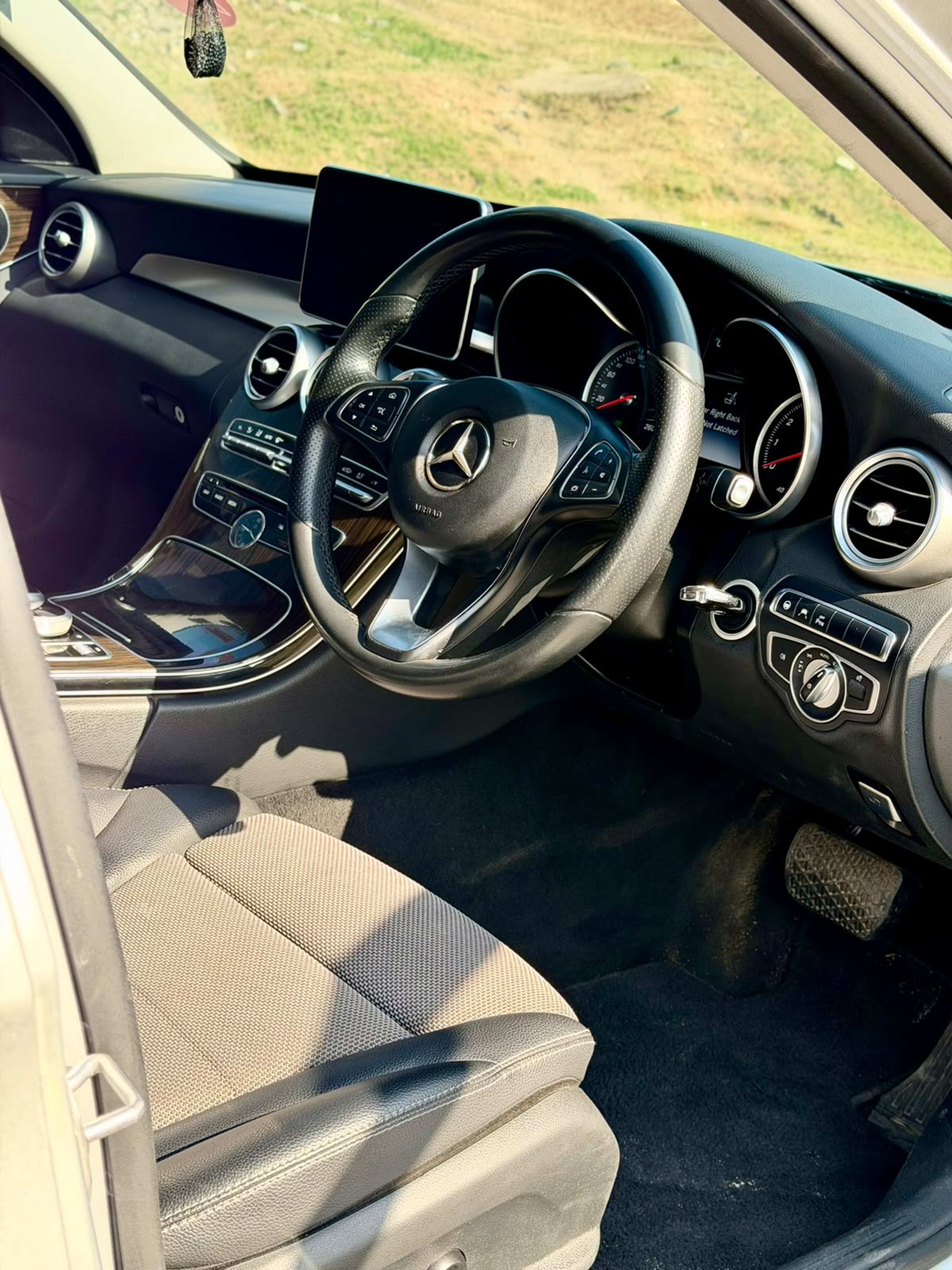 2018 Mercedes Benz C200 photo 3