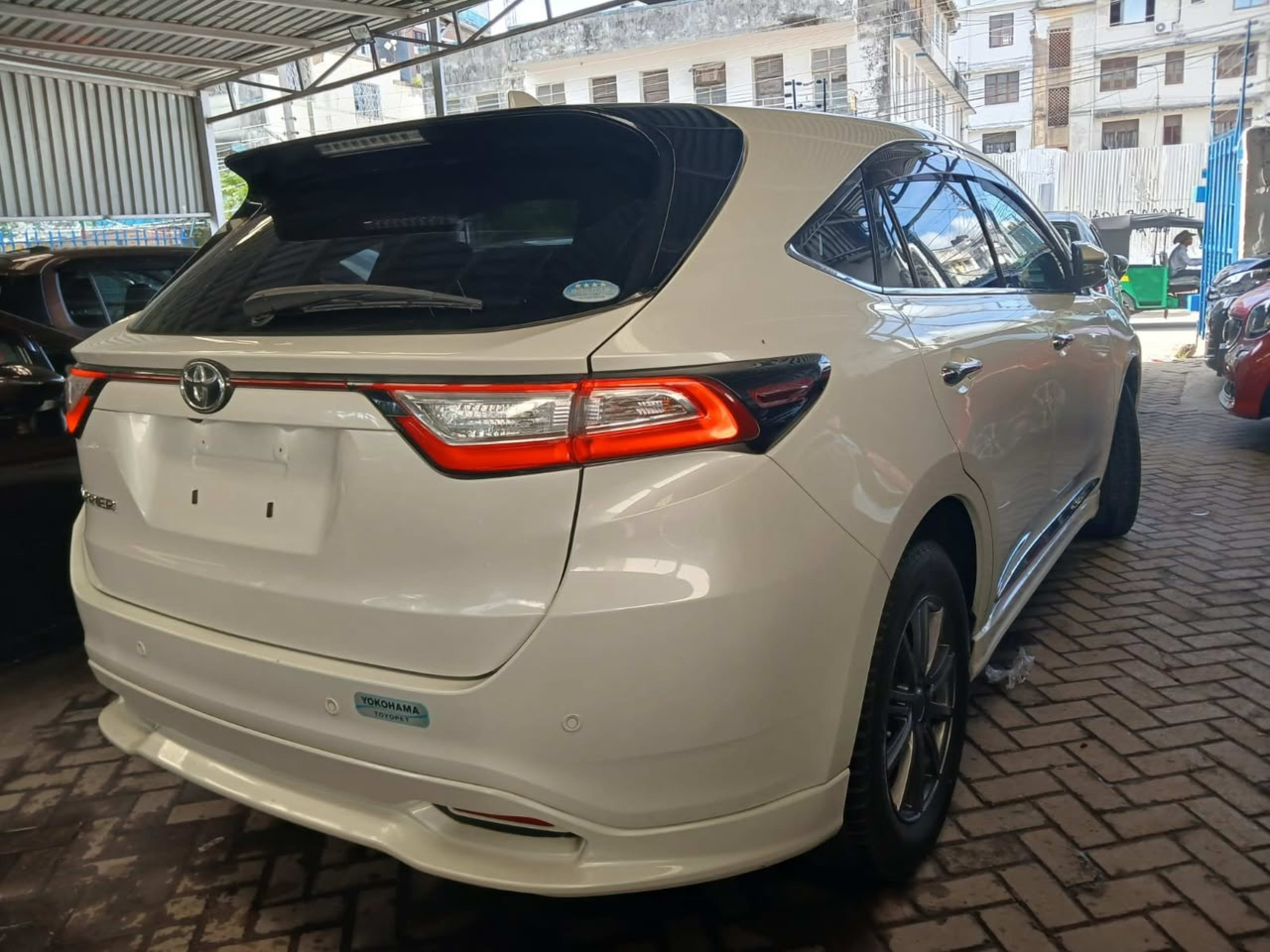 2019 Toyota Harrier photo 3
