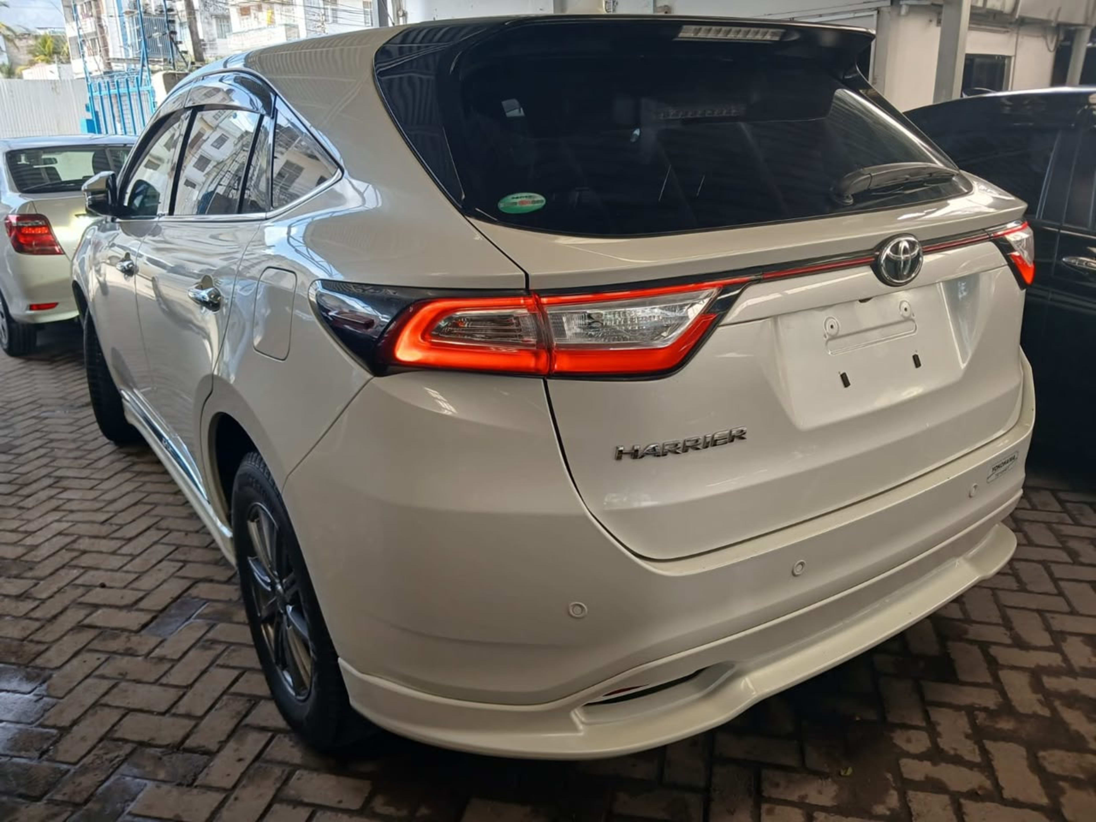 2019 Toyota Harrier photo 5