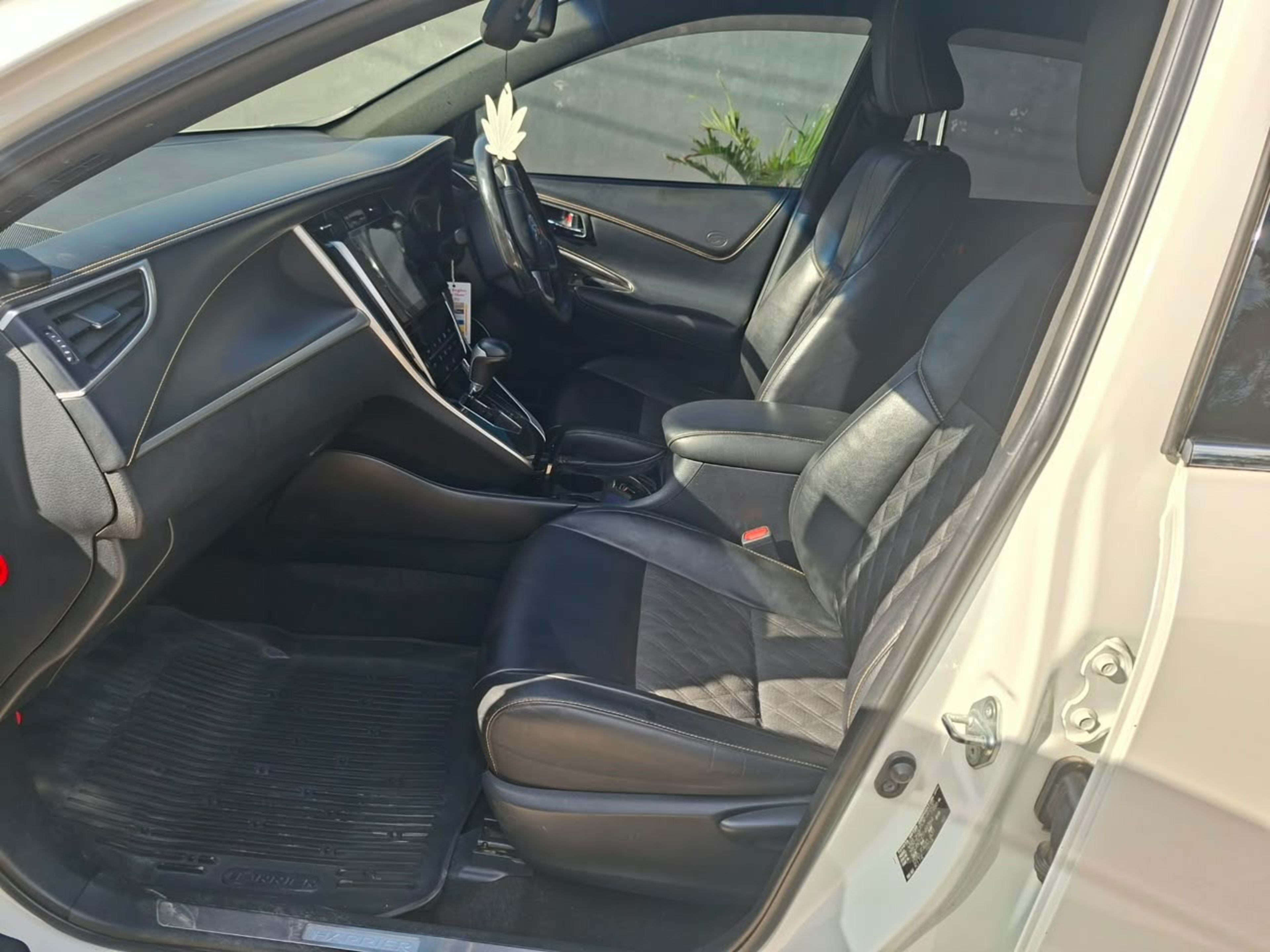 2018 Toyota  Harrier photo 4