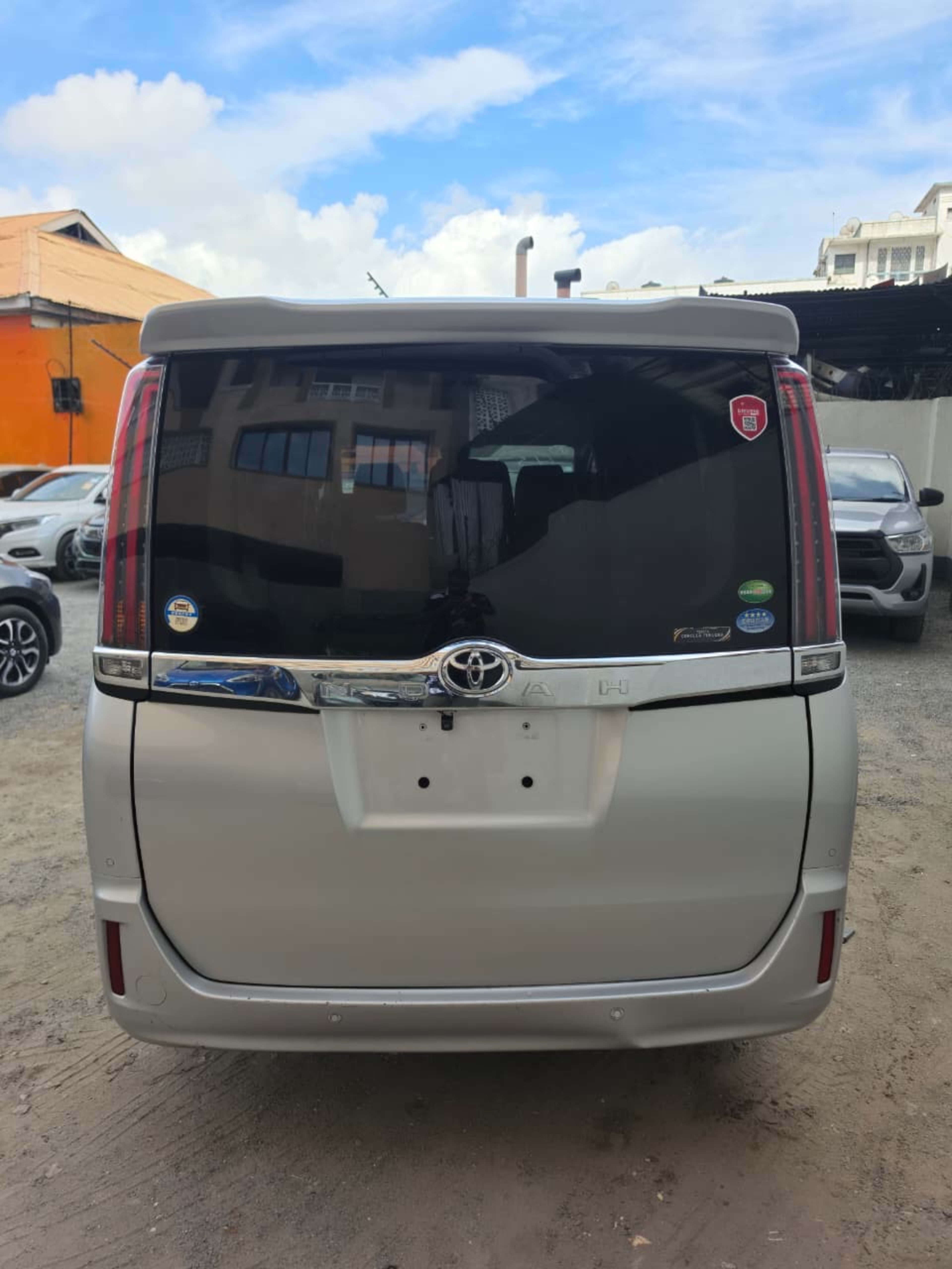 2020 Toyota Noah photo 3