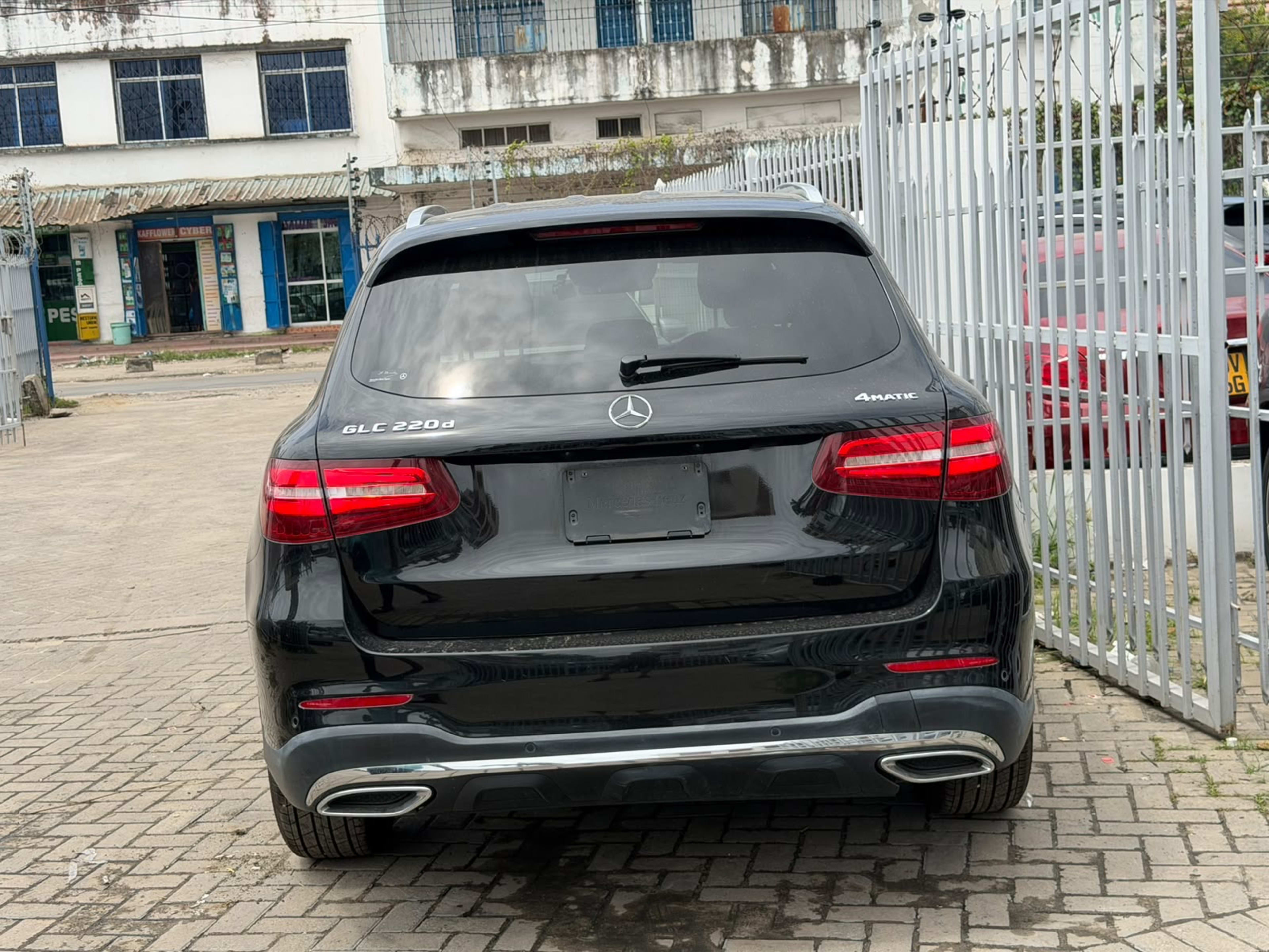 2019 Mercedes Benz GLC220d photo 2