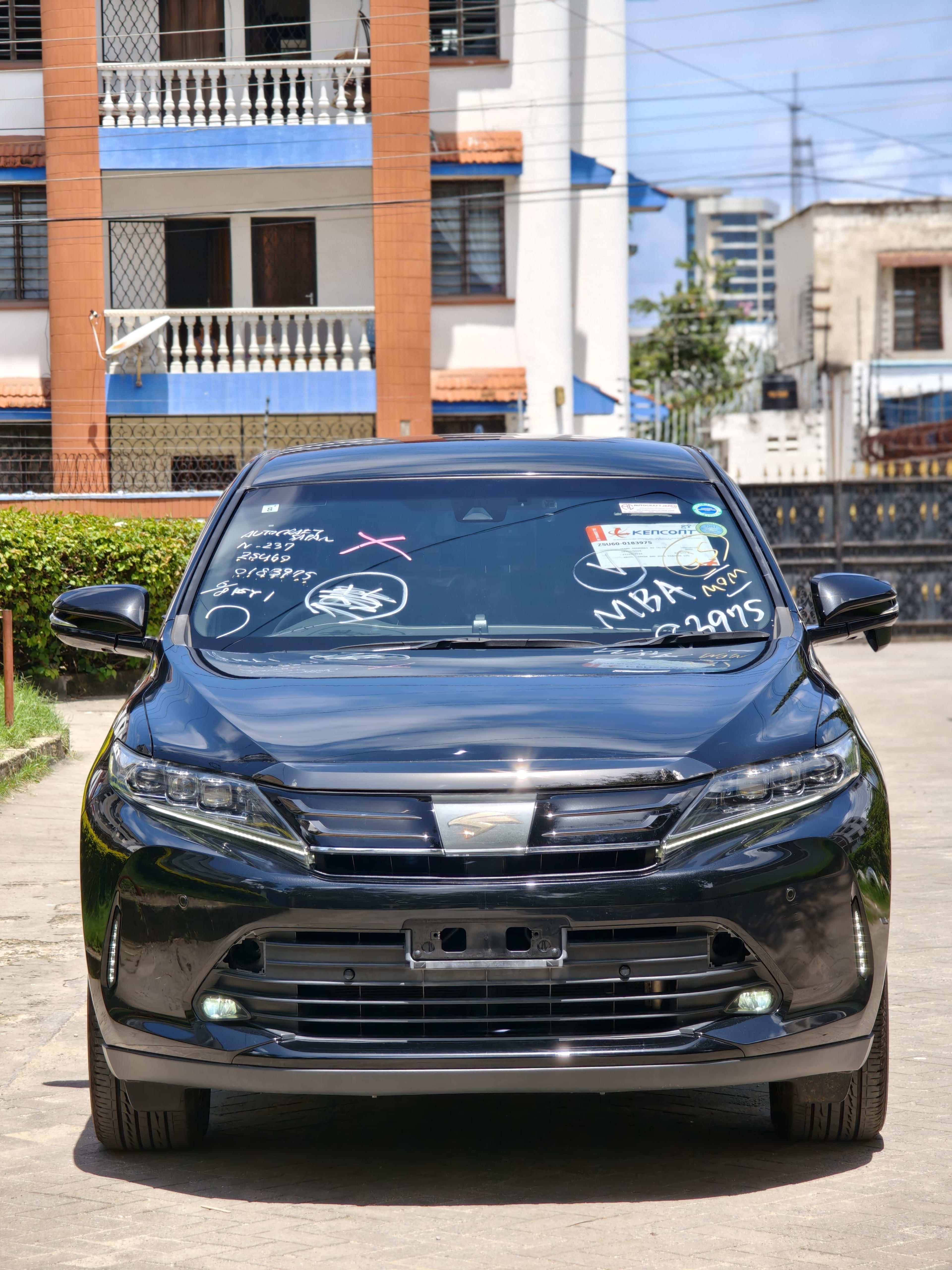 2019 Toyota Harrier photo 2