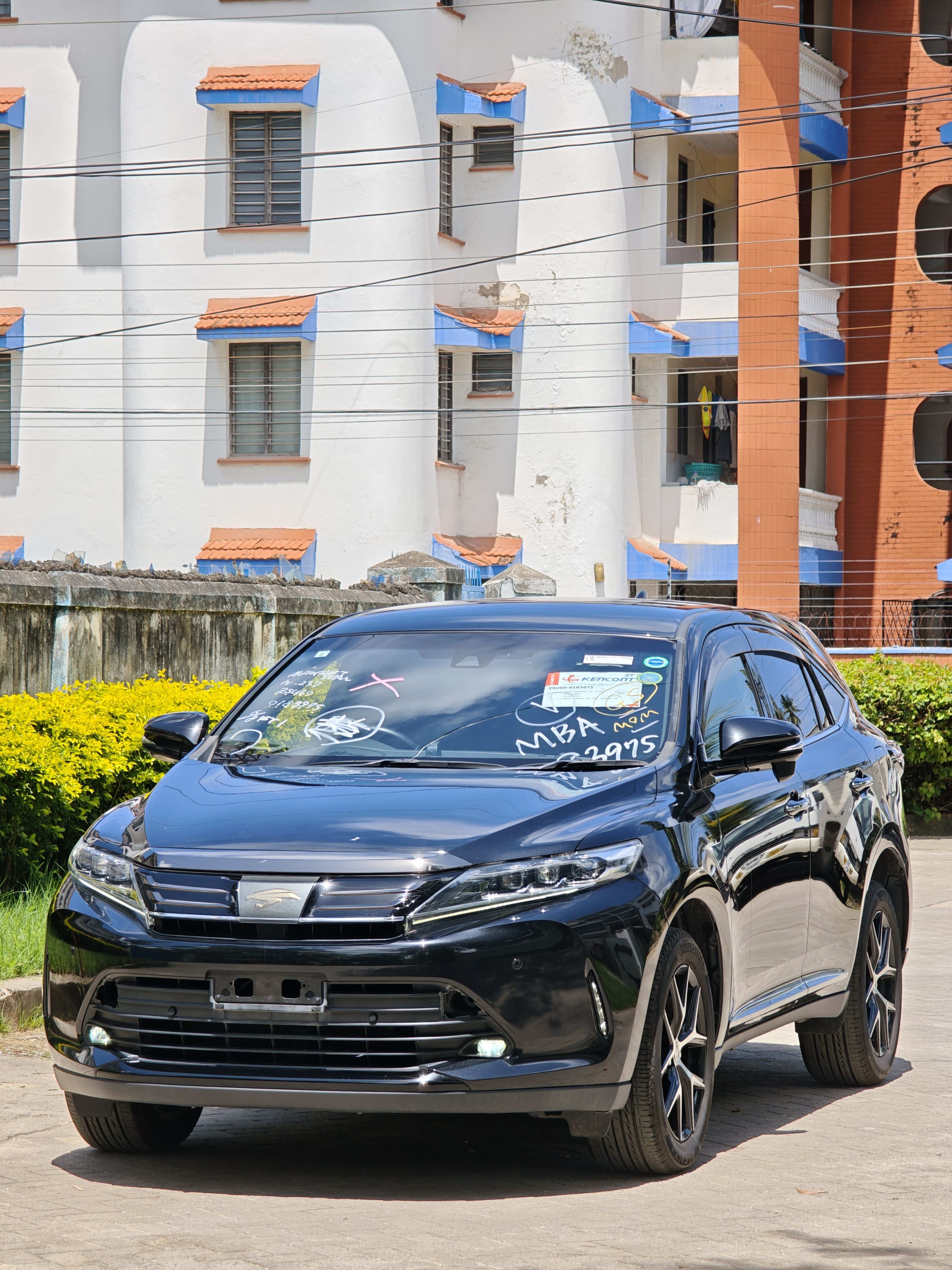 2019 Toyota Harrier photo 5