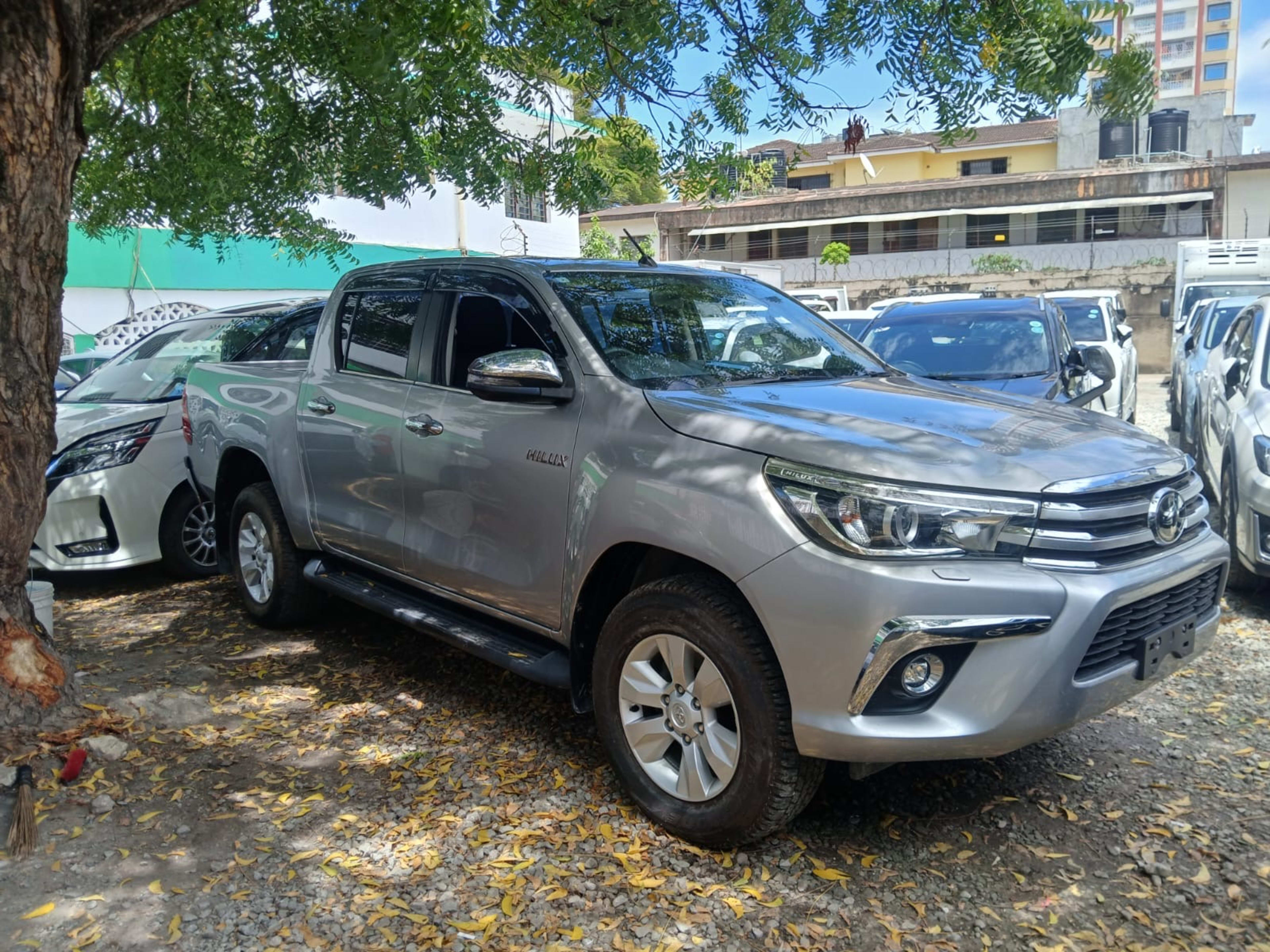 2019 Toyota  Hilux photo 3